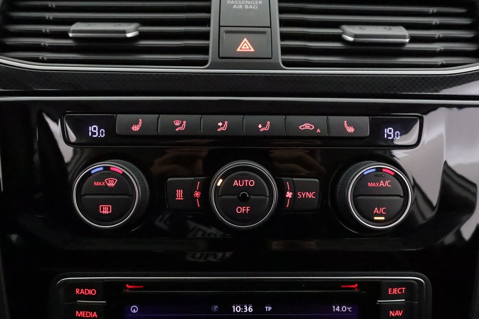 Volkswagen Caddy Maxi 2018 Highline 2,0 TDI 75kW DSG **Vakkari / Webasto / P.tutka / Navi / 7P / Nahka-Alcantara** - 3,99 % KORKOTARJOUS TÄHÄN AUTOON - Suomi-auto / Kahdet renkaat