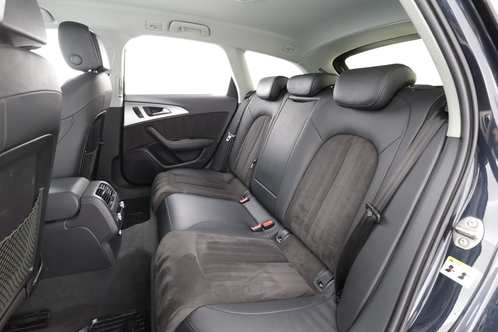 Audi A6 2018 Avant S line Business Sport 2,0 TDI 140 kW quattro S tronic * Webasto / Koukku / Ilma-alusta / ACC / LED / P.Kamera * - Sportpenkit / Suomi-auto / Kahdet renkaat aluvanteilla - HULLUT AVAJAISHULINAT KORKOTARJOUS 3,29 %