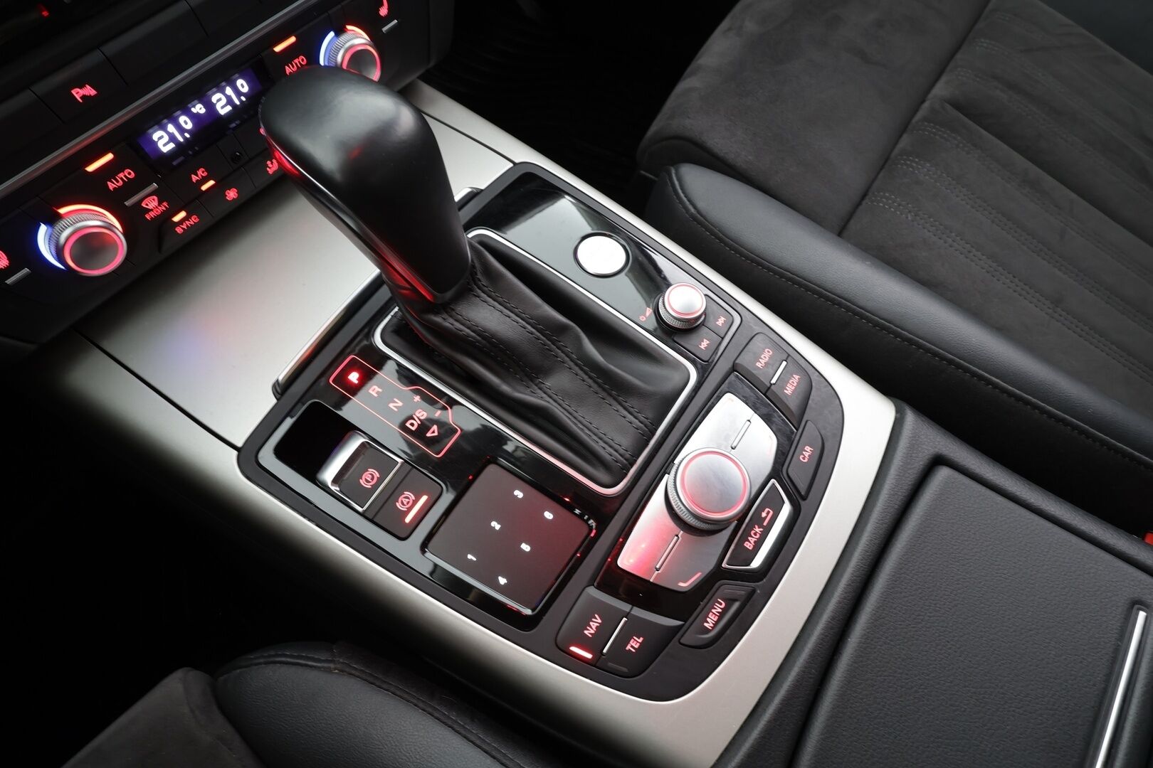 Audi A6 2018 Avant S line Business Sport 2,0 TDI 140 kW quattro S tronic * Webasto / Koukku / Ilma-alusta / ACC / LED / P.Kamera * - Sportpenkit / Suomi-auto / Kahdet renkaat aluvanteilla - HULLUT AVAJAISHULINAT KORKOTARJOUS 3,29 %