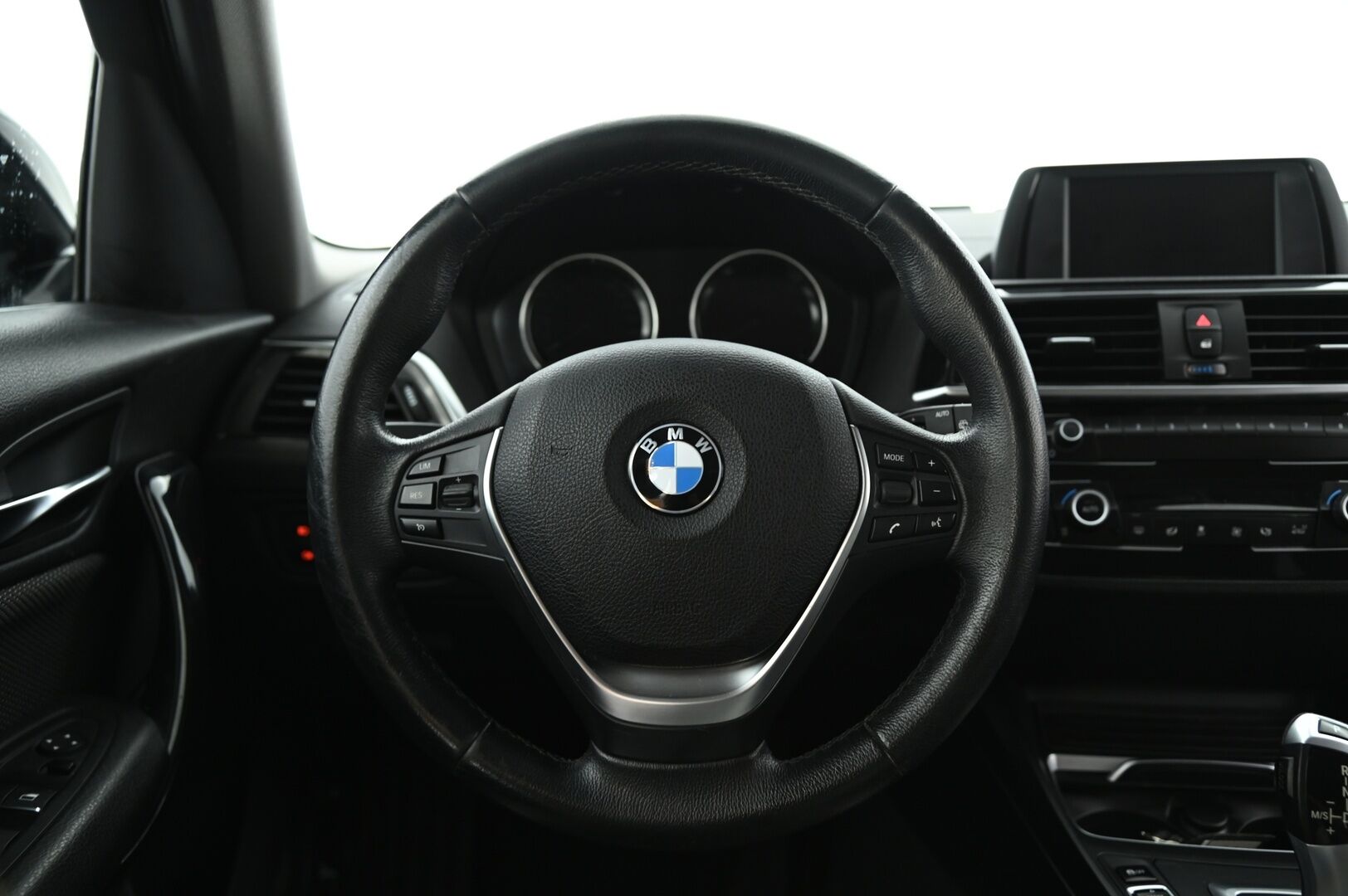 BMW 116 2018 F20 Hatchback 116d A Business Automatic Edition Urban*Suomi-auto / LED / Puolinahat / BT / Lohko+sis.p / Peruutustutka* - LCI / Polttoainepihi pikku bemari uudemmalla naamalla! / Juuri huollettu! / Kahdet hyvät renkaat!
