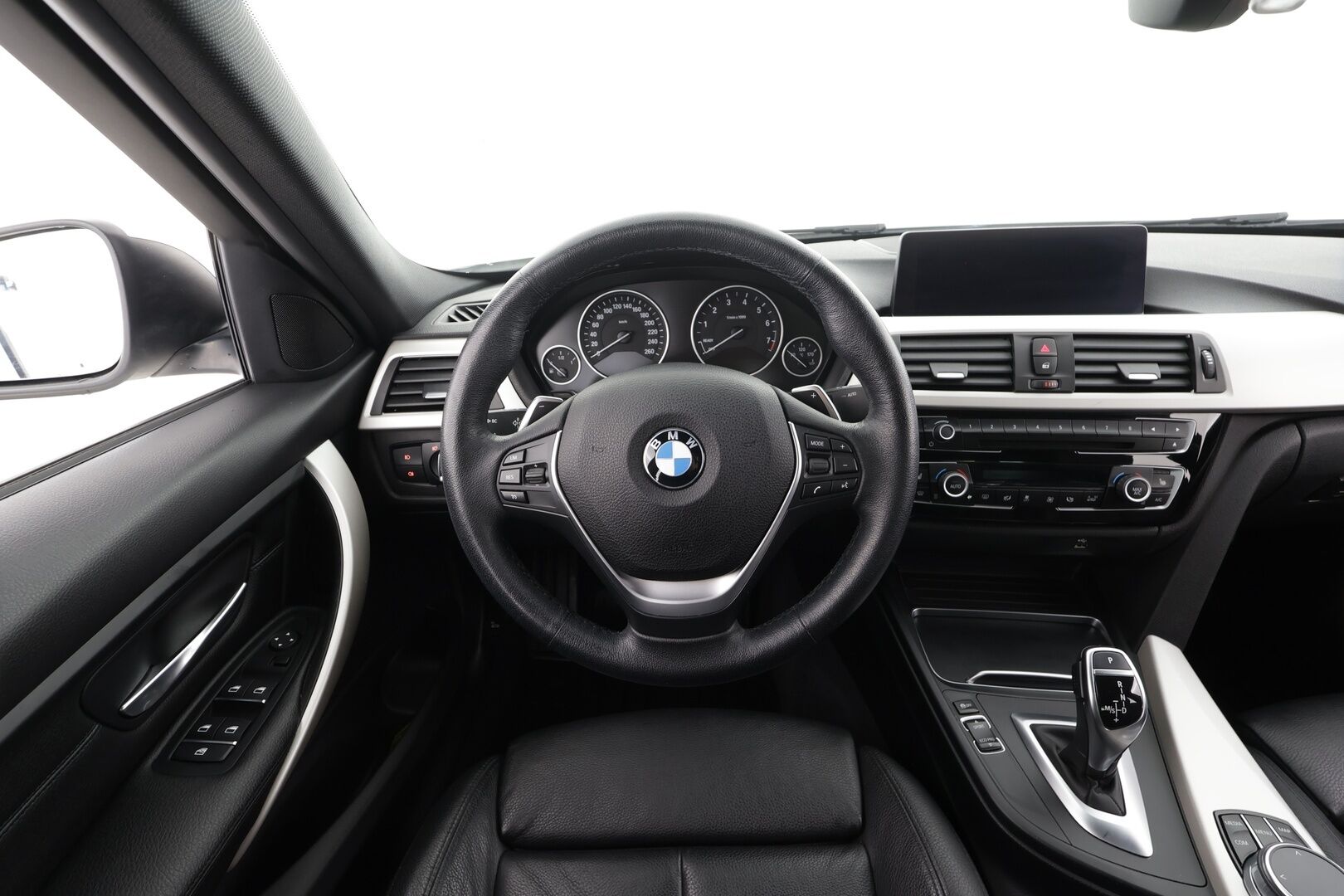 BMW 320 2018 F30 Sedan 320i A xDrive Business Exclusive * HiFi / LED / P.tutka / Sisätilanlämmitin / Sportnahat / Koukku / Navi * - Suomi-auto / Kahdet renkaat / Merkkihuollettu! - HULLU BLACKWEEK KORKOTARJOUS 2,49%