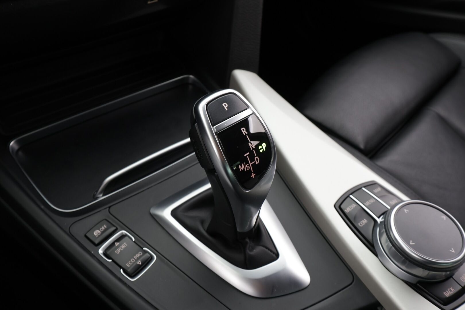 BMW 320 2018 F30 Sedan 320i A xDrive Business Exclusive * HiFi / LED / P.tutka / Sisätilanlämmitin / Sportnahat / Koukku / Navi * - Suomi-auto / Kahdet renkaat / Merkkihuollettu! - HULLU BLACKWEEK KORKOTARJOUS 2,49%