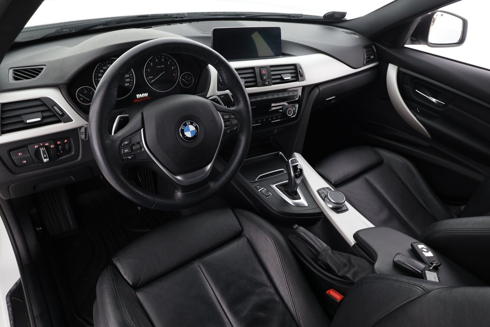 BMW 320 2018 F30 Sedan 320i A xDrive Business Exclusive * HiFi / LED / P.tutka / Sisätilanlämmitin / Sportnahat / Koukku / Navi * - Suomi-auto / Kahdet renkaat / Merkkihuollettu! - HULLU BLACKWEEK KORKOTARJOUS 2,49%