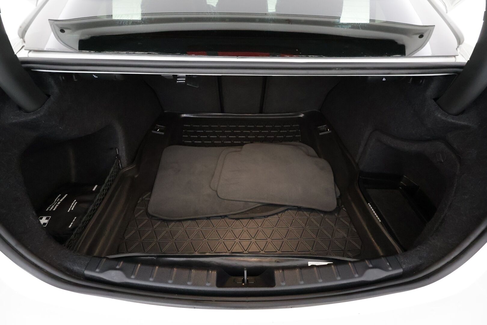 BMW 320 2018 F30 Sedan 320i A xDrive Business Exclusive * HiFi / LED / P.tutka / Sisätilanlämmitin / Sportnahat / Koukku / Navi * - Suomi-auto / Kahdet renkaat / Merkkihuollettu! - HULLU BLACKWEEK KORKOTARJOUS 2,49%