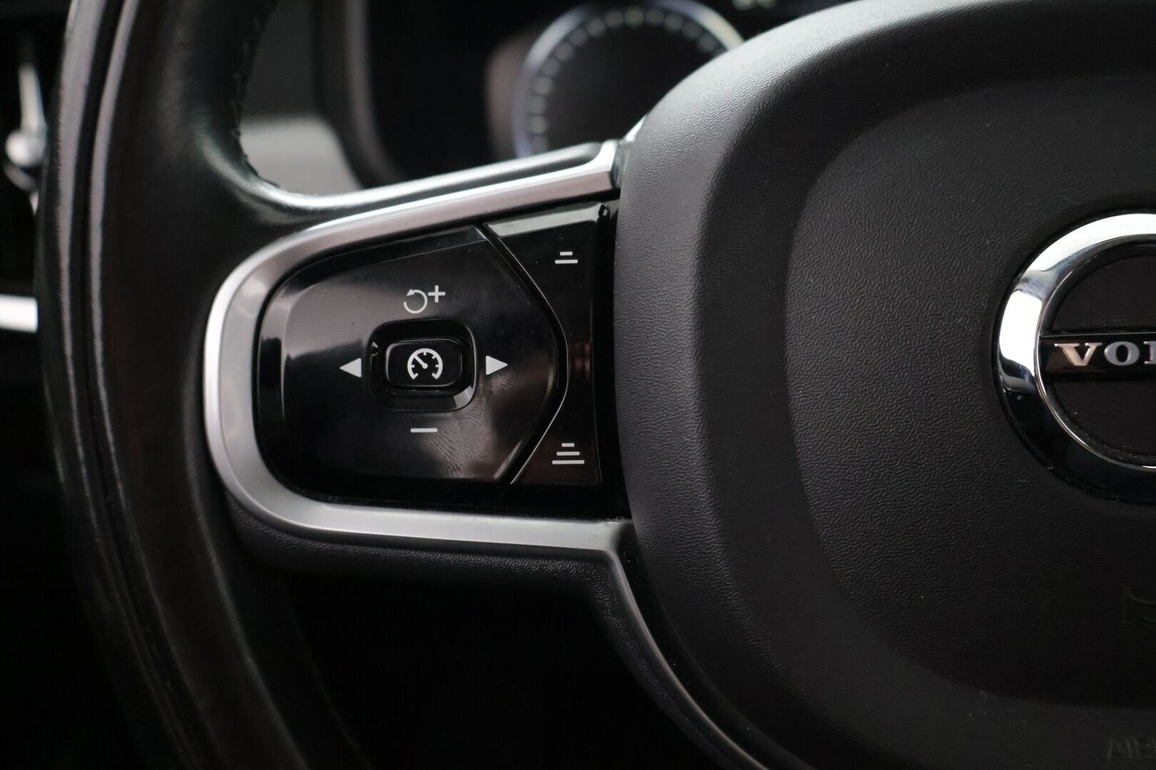 Volvo S90 2018 D3 Business aut -  Webasto | Vetokoukku | Acc | Lane assist | Uudet jarrulevyt & palat sekä perushuolto suoritettu juuri!