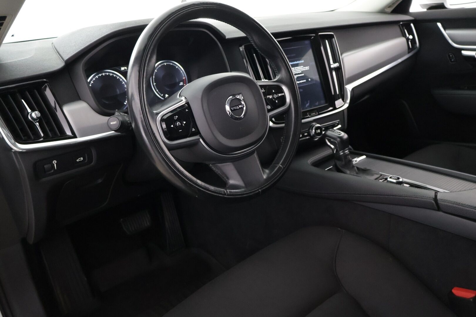 Volvo S90 2018 D3 Business aut -  Webasto | Vetokoukku | Acc | Lane assist | Uudet jarrulevyt & palat sekä perushuolto suoritettu juuri!