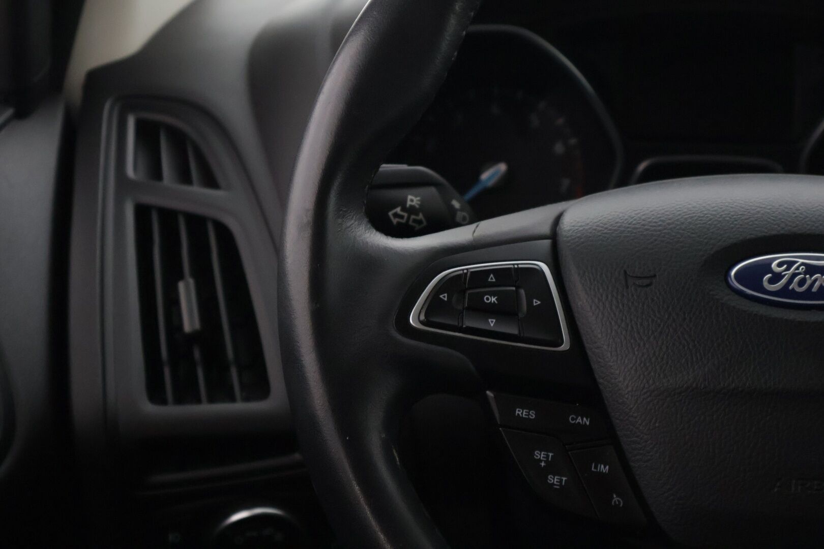 Ford Focus 2018 1,0 EcoBoost 125 hv Start/Stop M6 Edition Wagon * Lämmitettävä tuulilasi / Xenon / Lohko + sisä / P-tutkat / AppleCarPlay * - * Juuri huollettu! / Kahdet renkaat omilla alumiinivanteilla / Ratinlämmitin *