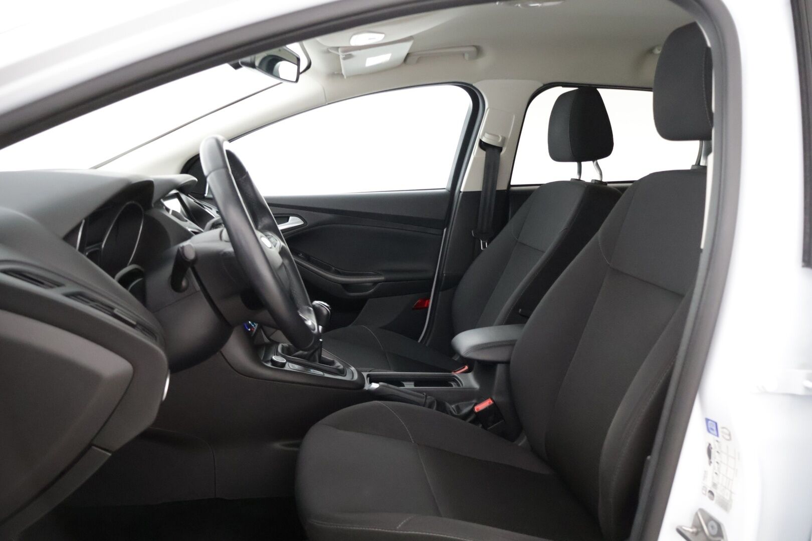 Ford Focus 2018 1,0 EcoBoost 125 hv Start/Stop M6 Edition Wagon * Lämmitettävä tuulilasi / Xenon / Lohko + sisä / P-tutkat / AppleCarPlay * - * Juuri huollettu! / Kahdet renkaat omilla alumiinivanteilla / Ratinlämmitin *