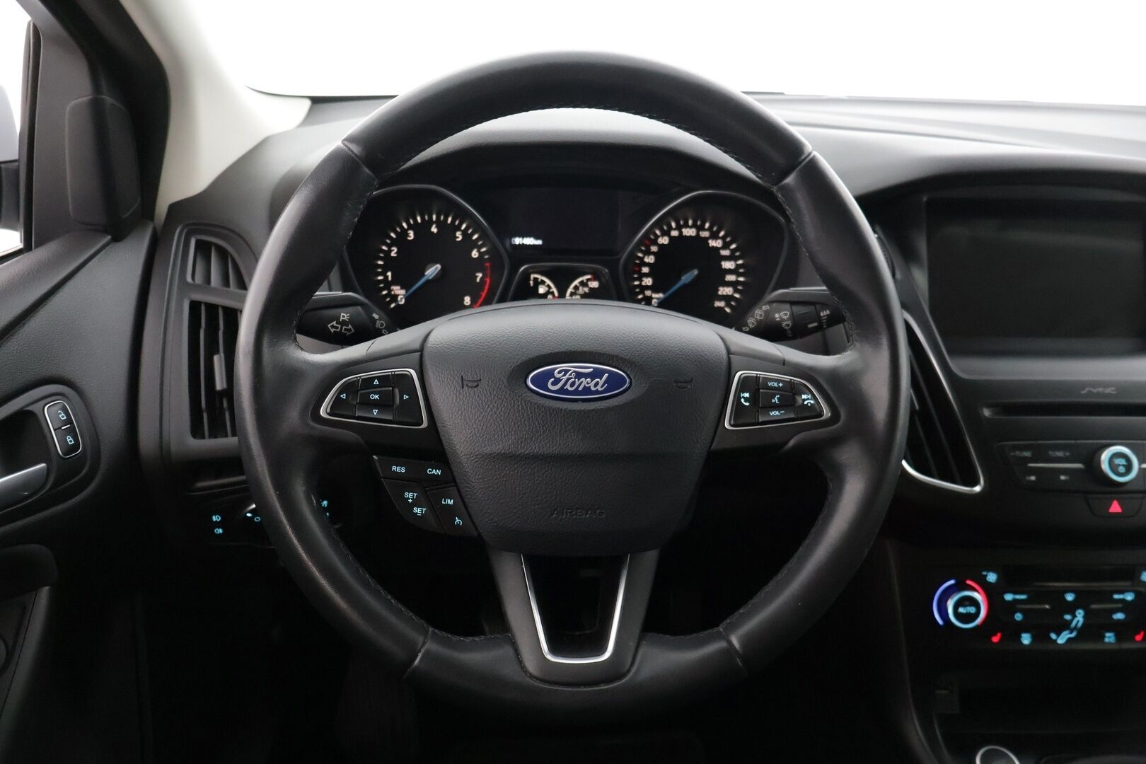 Ford Focus 2018 1,0 EcoBoost 125 hv Start/Stop M6 Edition Wagon * Lämmitettävä tuulilasi / Xenon / Lohko + sisä / P-tutkat / AppleCarPlay * - * Juuri huollettu! / Kahdet renkaat omilla alumiinivanteilla / Ratinlämmitin *