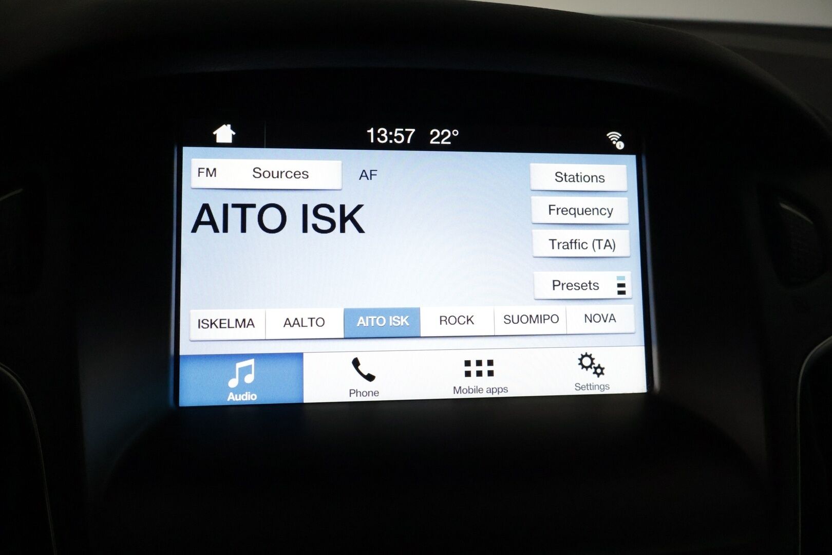 Ford Focus 2018 1,0 EcoBoost 125 hv Start/Stop M6 Edition Wagon * Lämmitettävä tuulilasi / Xenon / Lohko + sisä / P-tutkat / AppleCarPlay * - * Juuri huollettu! / Kahdet renkaat omilla alumiinivanteilla / Ratinlämmitin *