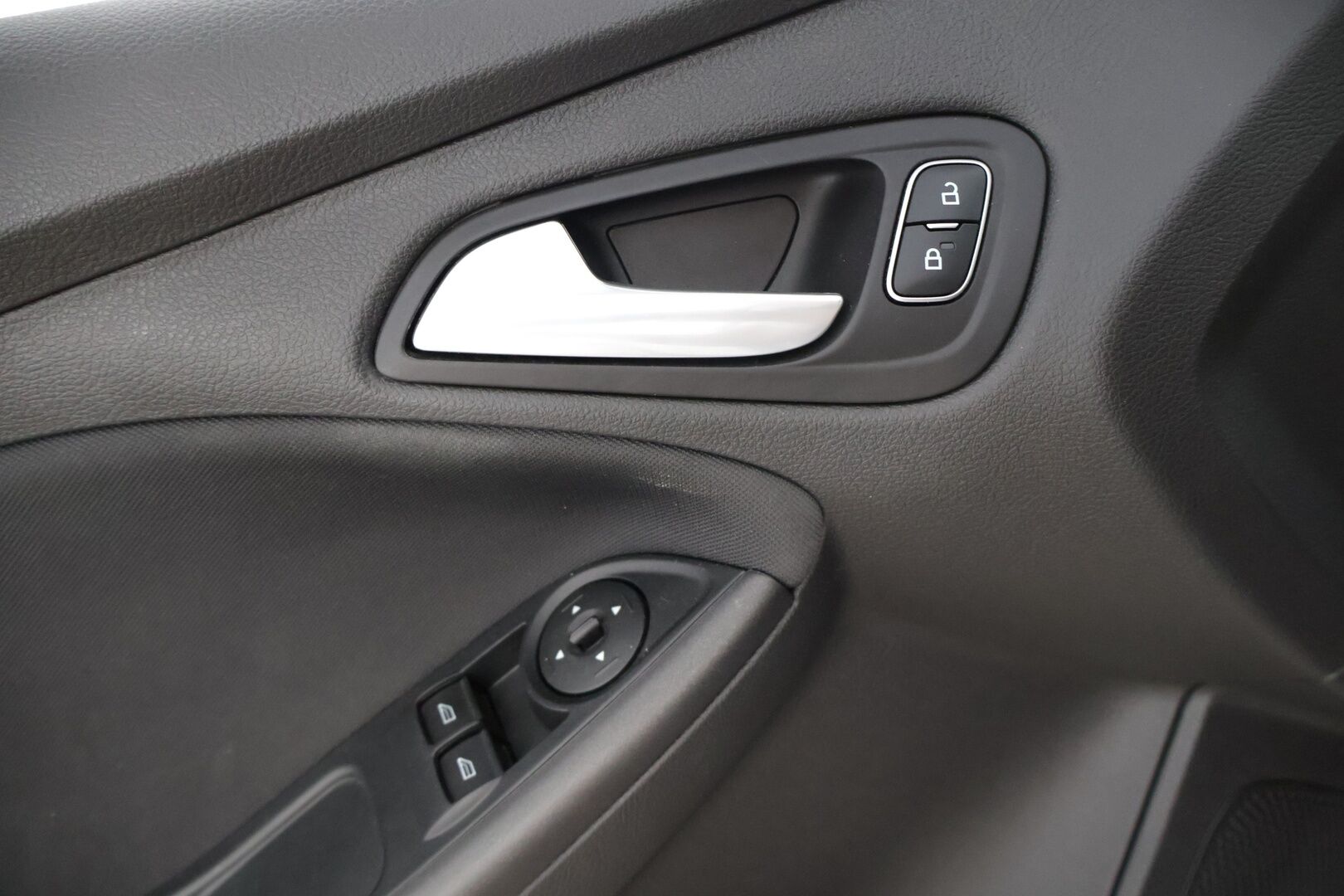 Ford Focus 2018 1,0 EcoBoost 125 hv Start/Stop M6 Edition Wagon * Lämmitettävä tuulilasi / Xenon / Lohko + sisä / P-tutkat / AppleCarPlay * - * Juuri huollettu! / Kahdet renkaat omilla alumiinivanteilla / Ratinlämmitin *