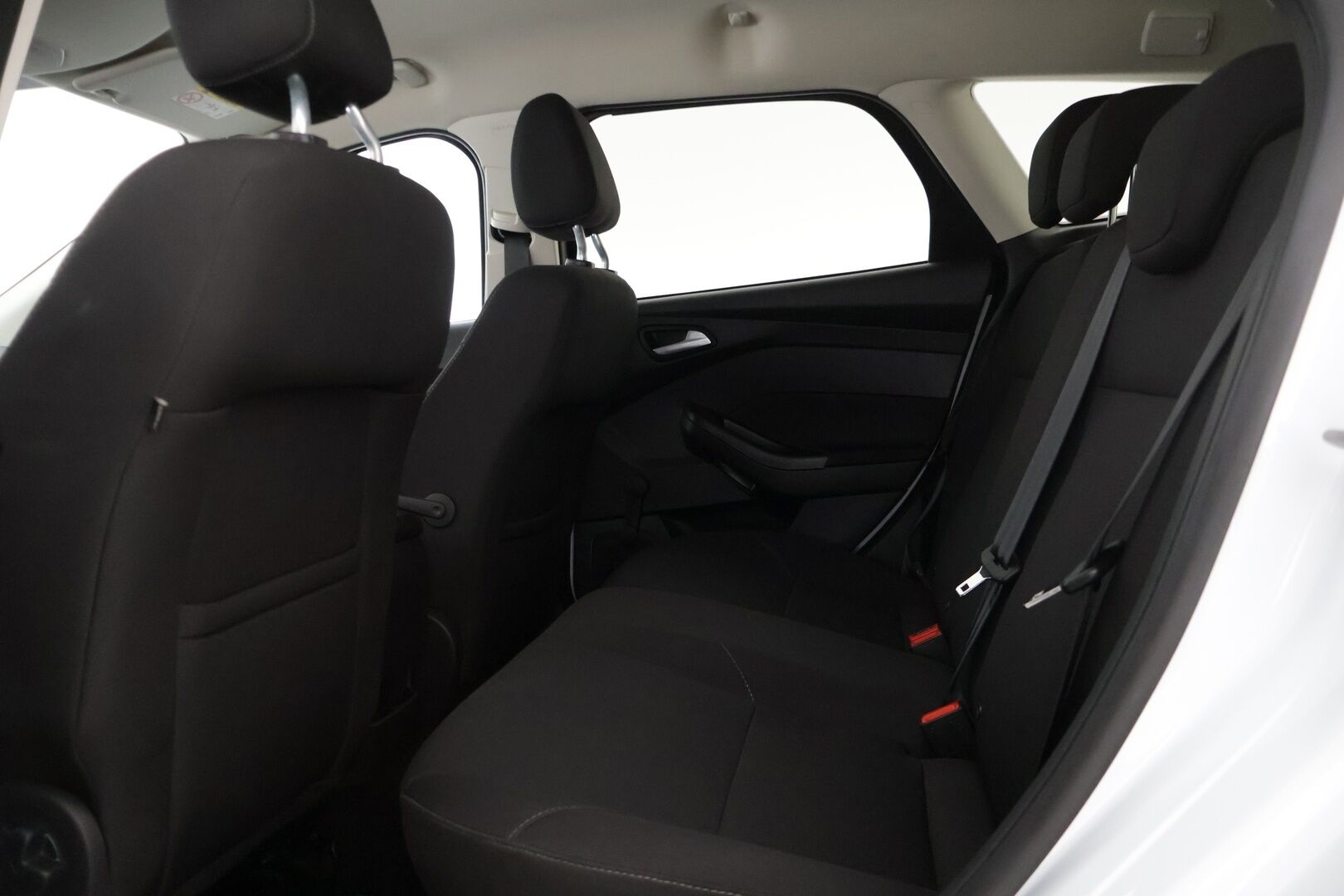 Ford Focus 2018 1,0 EcoBoost 125 hv Start/Stop M6 Edition Wagon * Lämmitettävä tuulilasi / Xenon / Lohko + sisä / P-tutkat / AppleCarPlay * - * Juuri huollettu! / Kahdet renkaat omilla alumiinivanteilla / Ratinlämmitin *