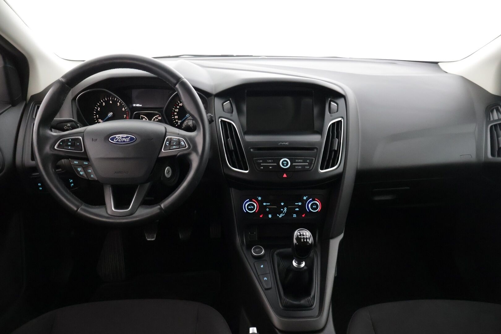 Ford Focus 2018 1,0 EcoBoost 125 hv Start/Stop M6 Edition Wagon * Lämmitettävä tuulilasi / Xenon / Lohko + sisä / P-tutkat / AppleCarPlay * - * Juuri huollettu! / Kahdet renkaat omilla alumiinivanteilla / Ratinlämmitin *