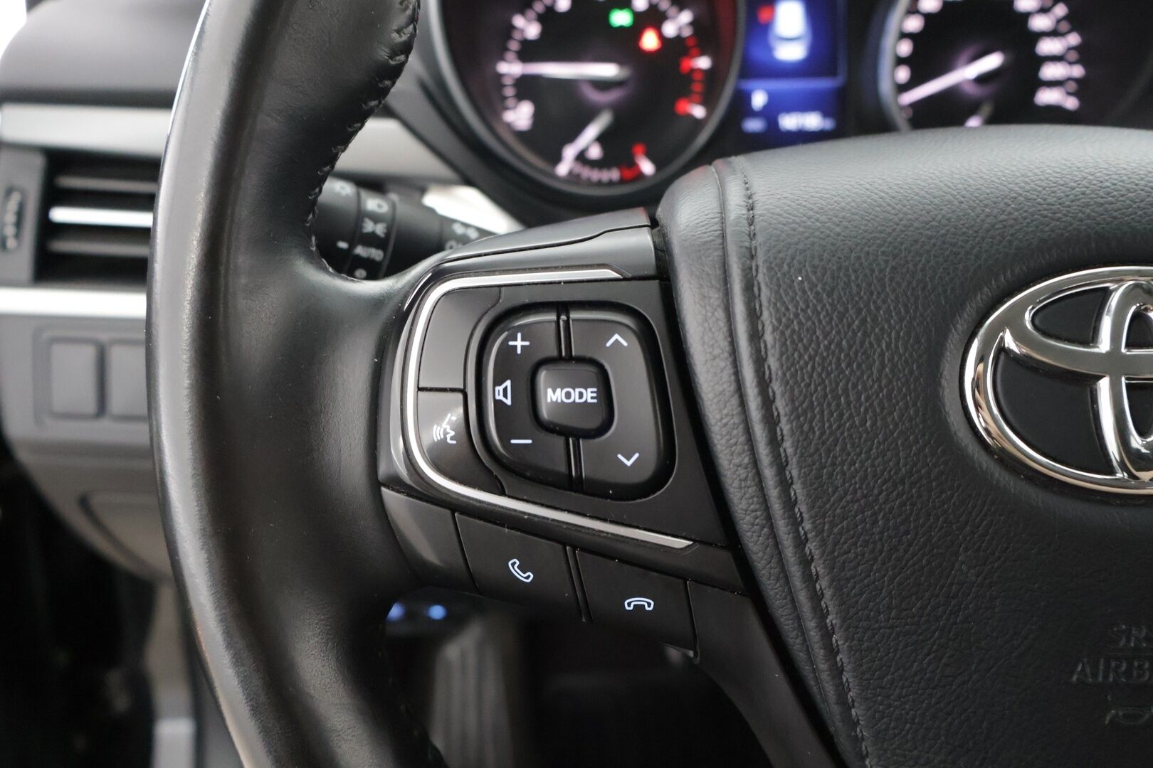 Toyota Avensis 2018 1,8 Valvematic Active Edition Touring Sports Multidrive S - Koukku / Vakionopeudensäädin / P-kamera / Bluetooth