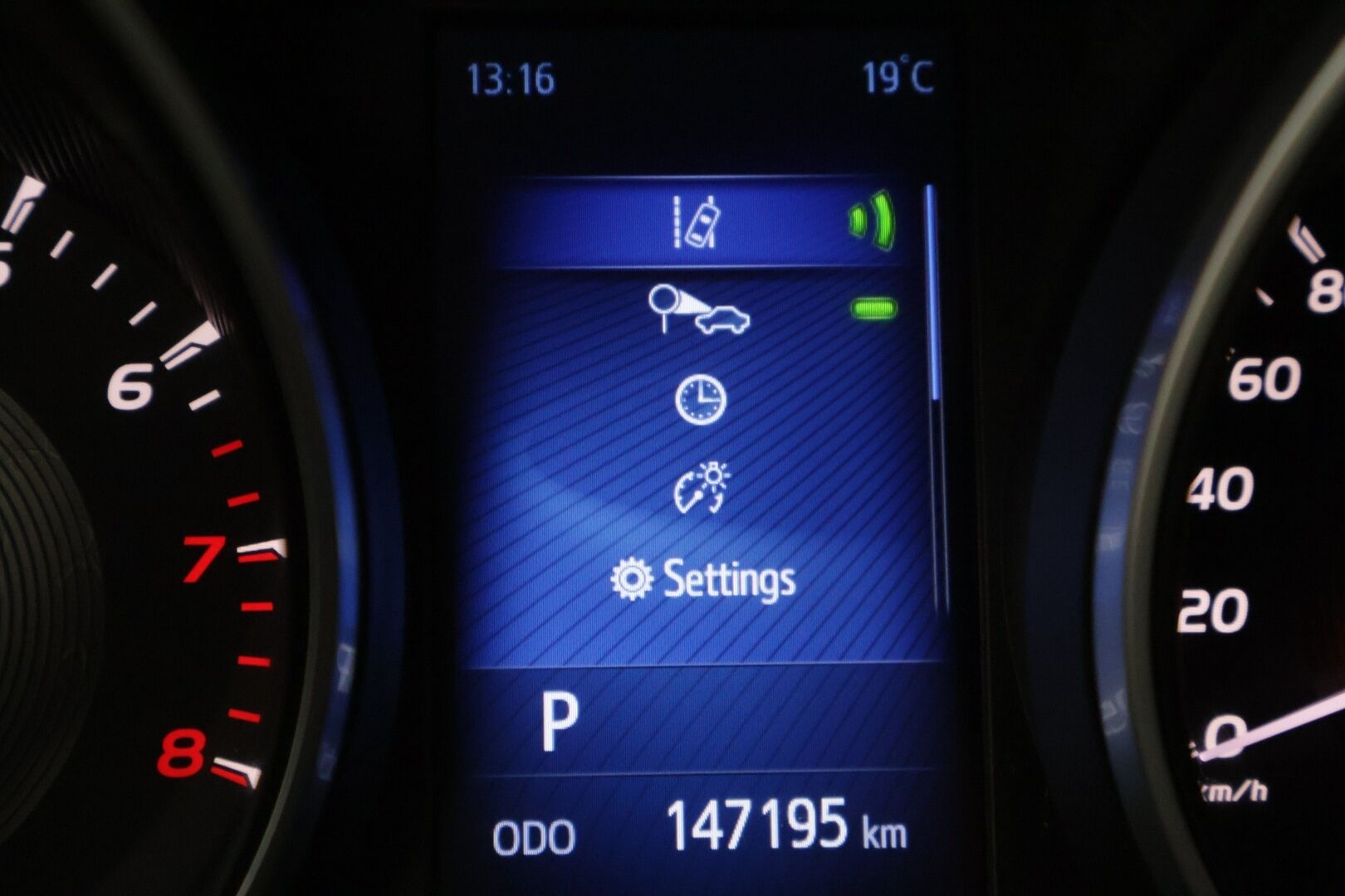 Toyota Avensis 2018 1,8 Valvematic Active Edition Touring Sports Multidrive S - Koukku / Vakionopeudensäädin / P-kamera / Bluetooth