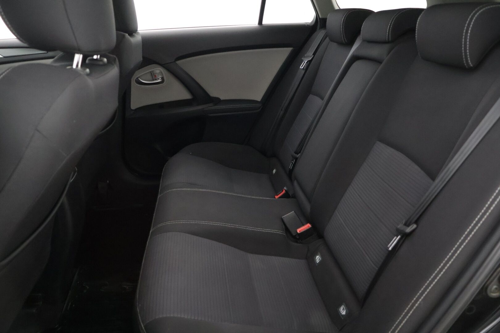 Toyota Avensis 2018 1,8 Valvematic Active Edition Touring Sports Multidrive S - Koukku / Vakionopeudensäädin / P-kamera / Bluetooth