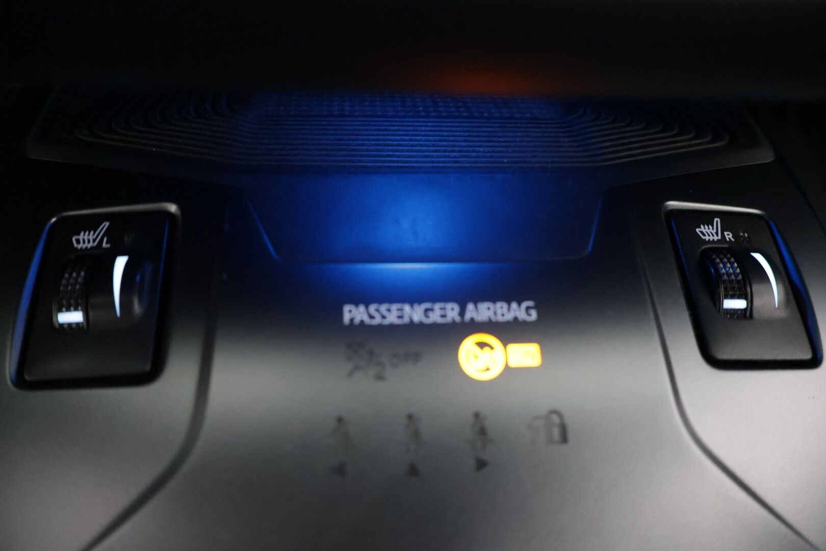 Toyota Avensis 2018 1,8 Valvematic Active Edition Touring Sports Multidrive S - Koukku / Vakionopeudensäädin / P-kamera / Bluetooth