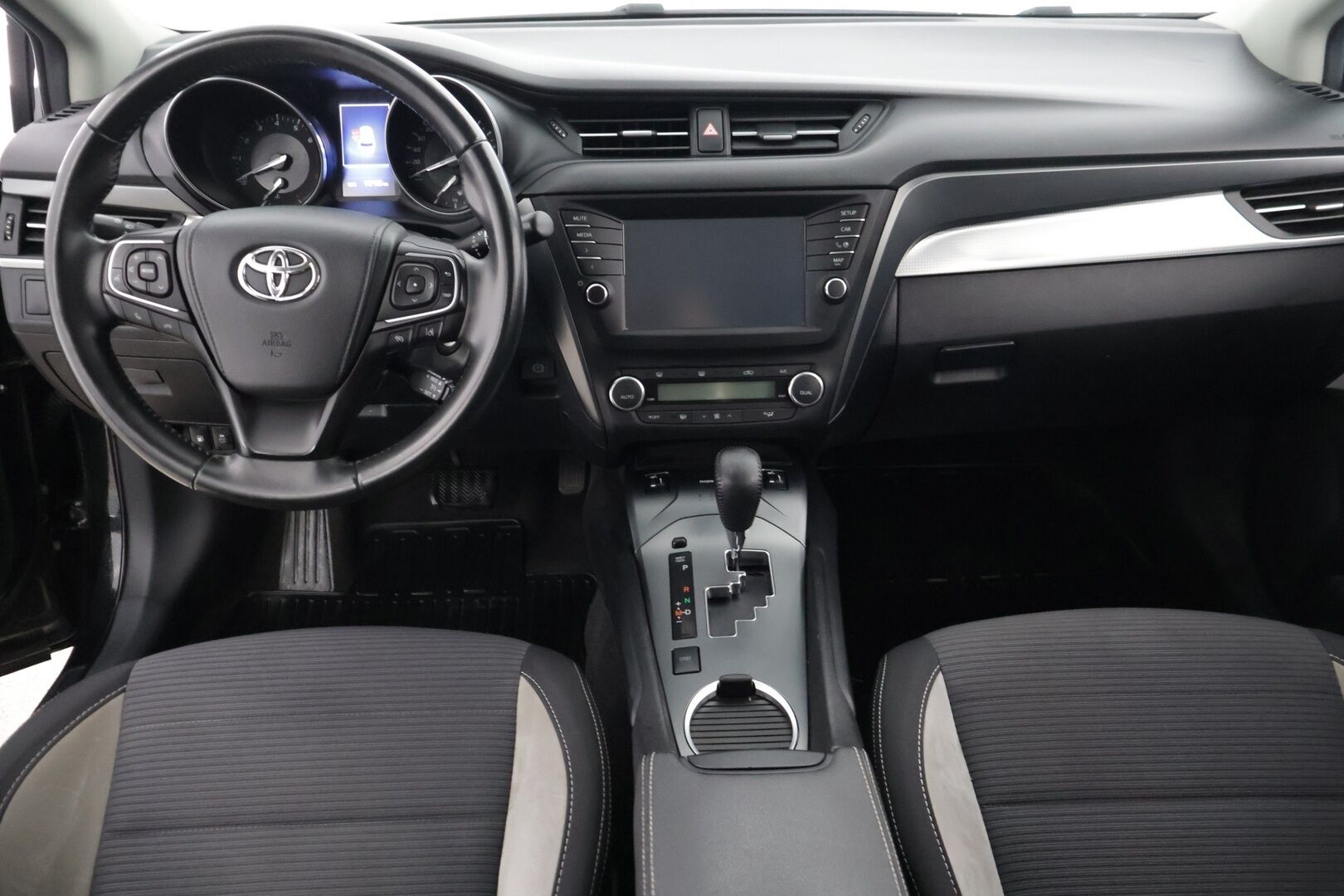 Toyota Avensis 2018 1,8 Valvematic Active Edition Touring Sports Multidrive S - Koukku / Vakionopeudensäädin / P-kamera / Bluetooth