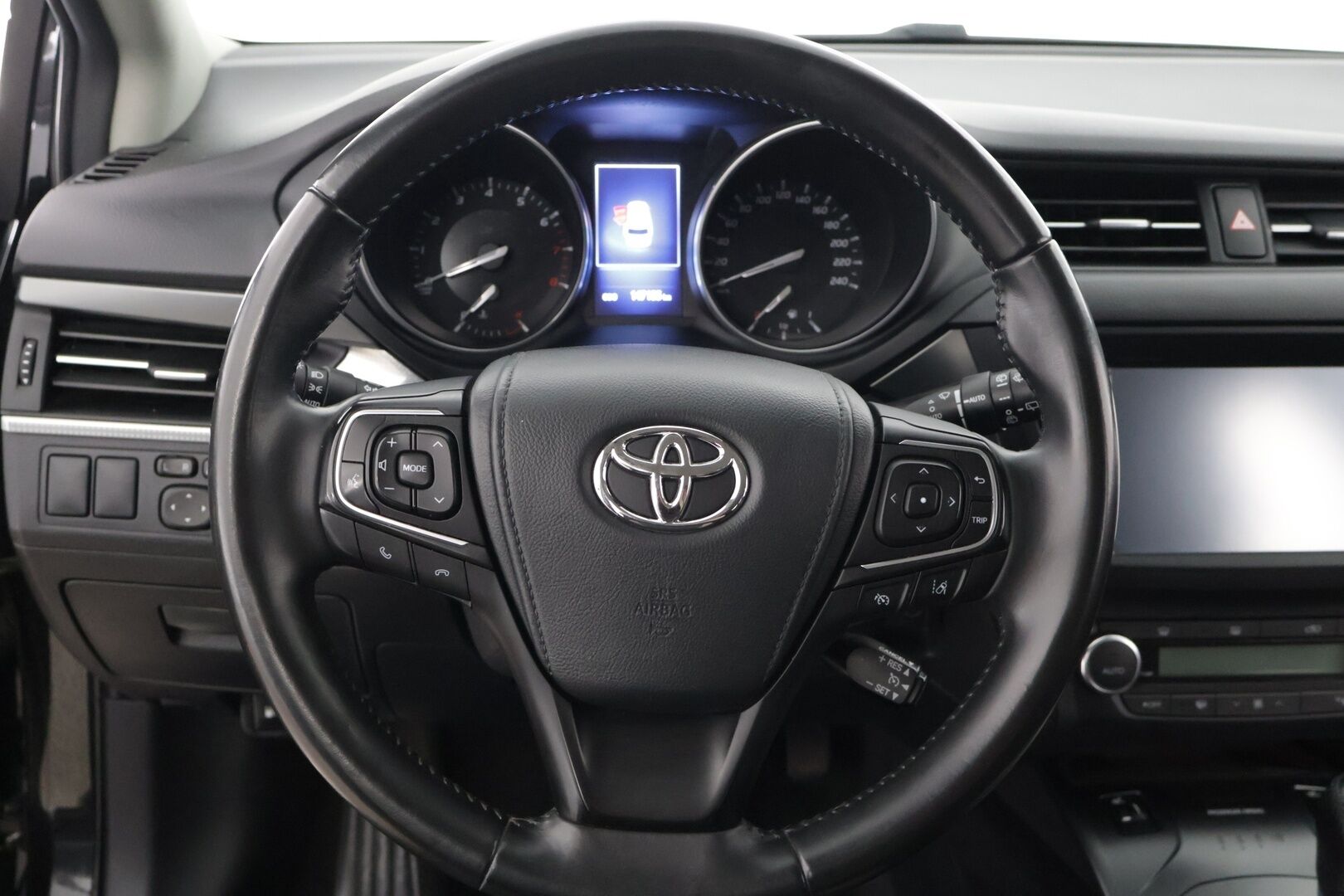 Toyota Avensis 2018 1,8 Valvematic Active Edition Touring Sports Multidrive S - Koukku / Vakionopeudensäädin / P-kamera / Bluetooth