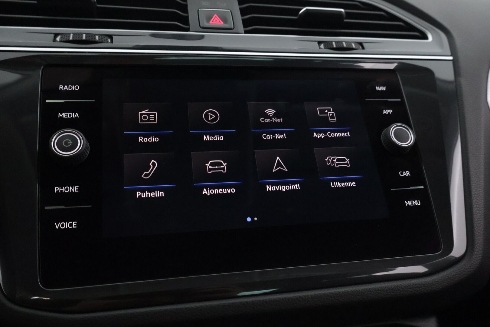 Volkswagen Tiguan 2018 Comfortline 2,0 TDI SCR 110 kW (150 hv) DSG-automaatti *Webasto / ACC / Koukku / Digimittari / LED* - Juuri huollettu / Jakopää 3/2024 / 2x hyvät renkaat / Suomi-auto