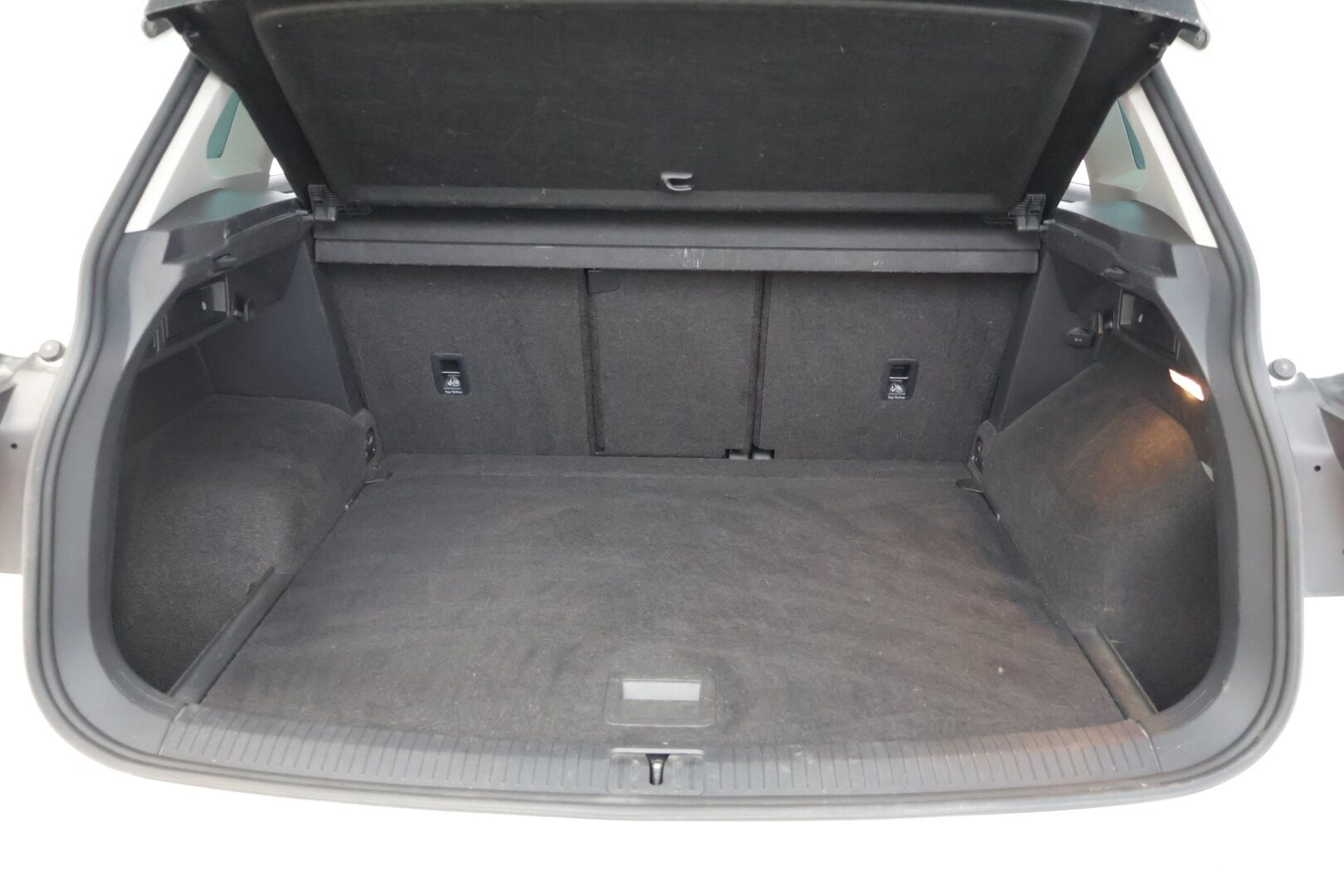 Volkswagen Tiguan 2018 Comfortline 2,0 TDI SCR 110 kW (150 hv) DSG-automaatti *Webasto / ACC / Koukku / Digimittari / LED* - Juuri huollettu / Jakopää 3/2024 / 2x hyvät renkaat / Suomi-auto