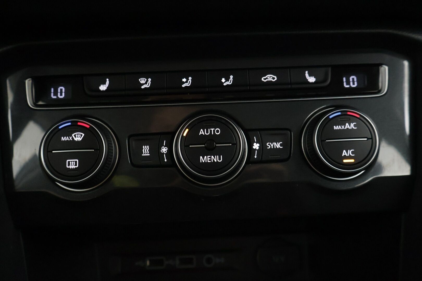 Volkswagen Tiguan 2018 Comfortline 2,0 TDI SCR 110 kW (150 hv) DSG-automaatti *Webasto / ACC / Koukku / Digimittari / LED* - Jakopää 3/2024 / 2x hyvät renkaat / Suomi-auto