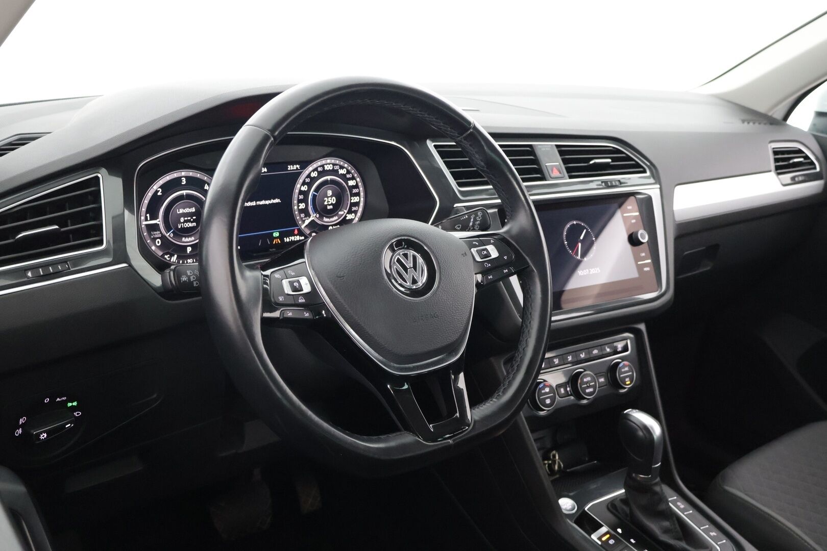 Volkswagen Tiguan 2018 Comfortline 2,0 TDI SCR 110 kW (150 hv) DSG-automaatti *Webasto / ACC / Koukku / Digimittari / LED* - Juuri huollettu / Jakopää 3/2024 / 2x hyvät renkaat / Suomi-auto