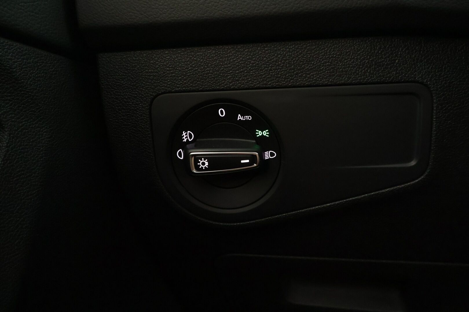Volkswagen Tiguan 2018 Comfortline 2,0 TDI SCR 110 kW (150 hv) DSG-automaatti *Webasto / ACC / Koukku / Digimittari / LED* - Juuri huollettu / Jakopää 3/2024 / 2x hyvät renkaat / Suomi-auto