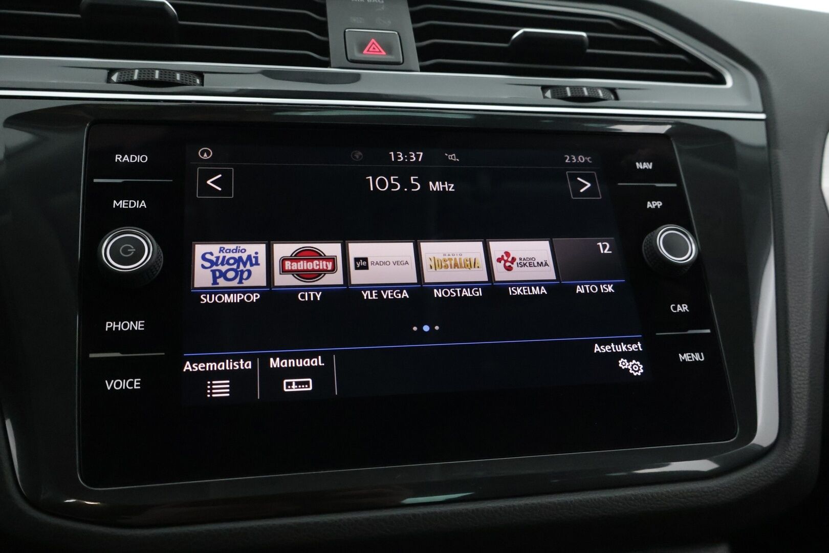 Volkswagen Tiguan 2018 Comfortline 2,0 TDI SCR 110 kW (150 hv) DSG-automaatti *Webasto / ACC / Koukku / Digimittari / LED* - Juuri huollettu / Jakopää 3/2024 / 2x hyvät renkaat / Suomi-auto - Osta nyt, maksa vasta ensi vuonna