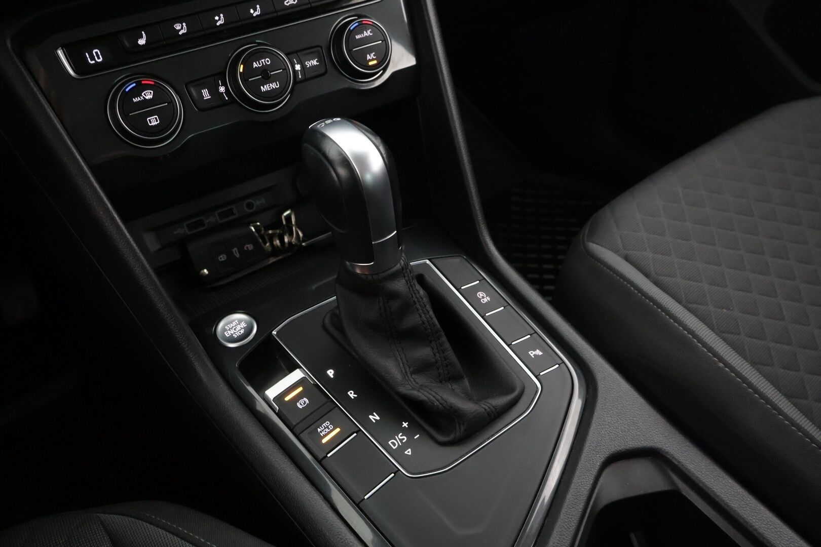 Volkswagen Tiguan 2018 Comfortline 2,0 TDI SCR 110 kW (150 hv) DSG-automaatti *Webasto / ACC / Koukku / Digimittari / LED* - Juuri huollettu / Jakopää 3/2024 / 2x hyvät renkaat / Suomi-auto