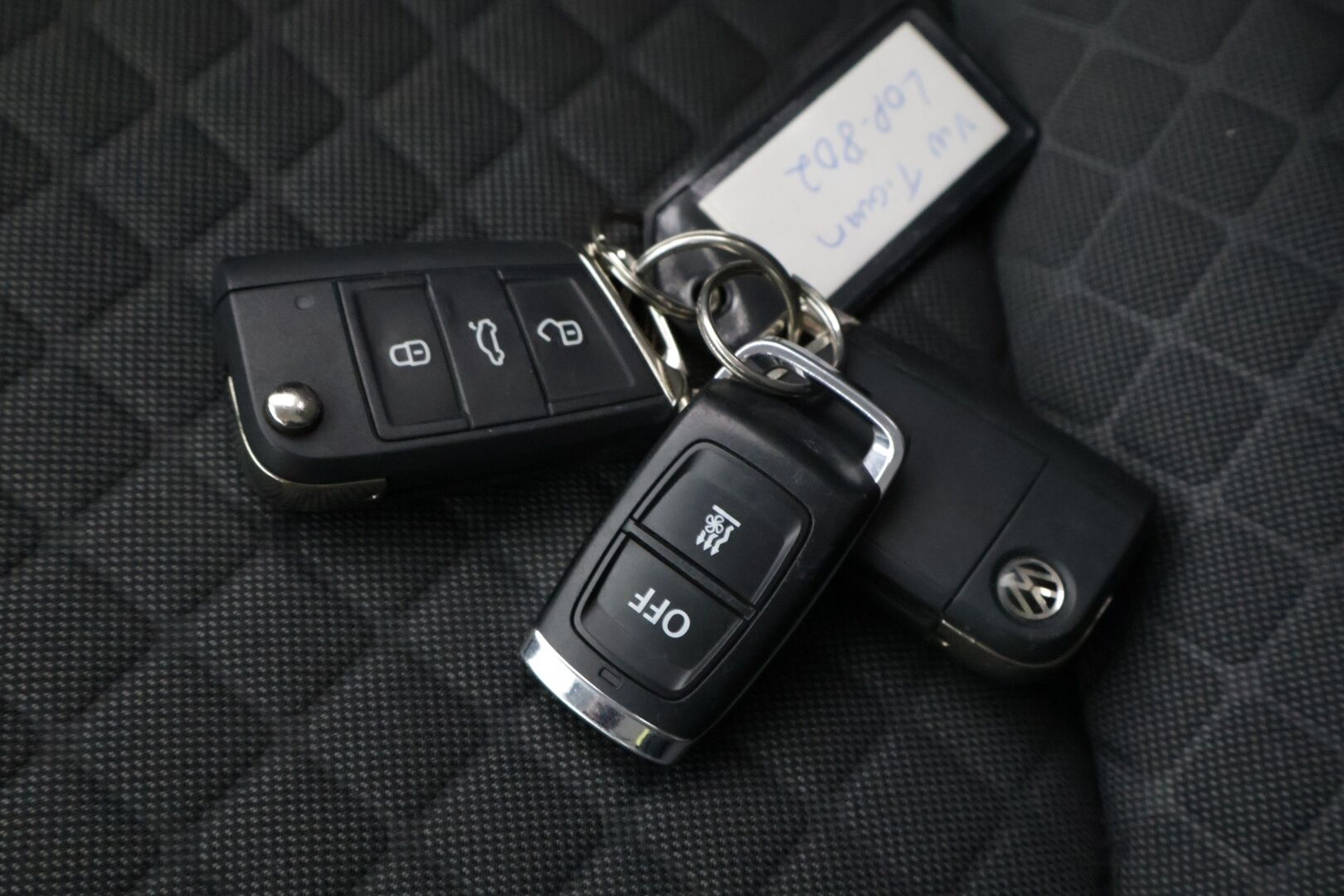 Volkswagen Tiguan 2018 Comfortline 2,0 TDI SCR 110 kW (150 hv) DSG-automaatti *Webasto / ACC / Koukku / Digimittari / LED* - Juuri huollettu / Jakopää 3/2024 / 2x hyvät renkaat / Suomi-auto - Osta nyt, maksa vasta ensi vuonna