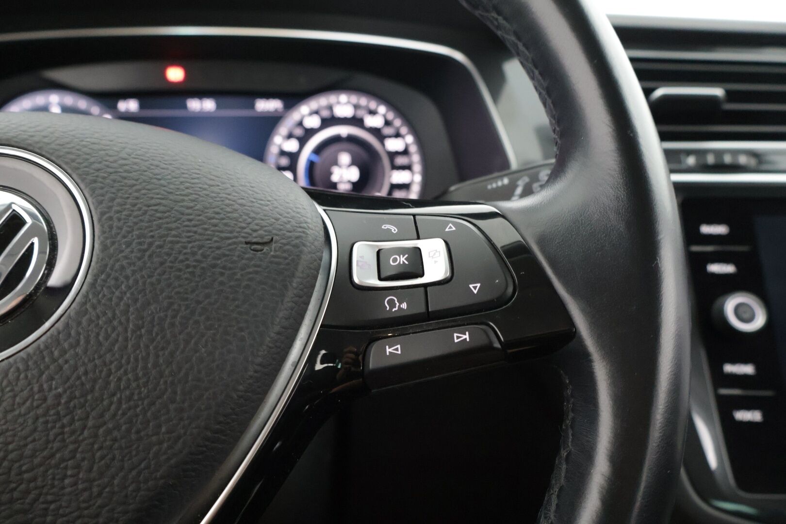 Volkswagen Tiguan 2018 Comfortline 2,0 TDI SCR 110 kW (150 hv) DSG-automaatti *Webasto / ACC / Koukku / Digimittari / LED* - Juuri huollettu / Jakopää 3/2024 / 2x hyvät renkaat / Suomi-auto - Osta nyt, maksa vasta ensi vuonna