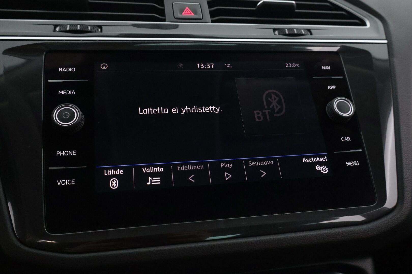 Volkswagen Tiguan 2018 Comfortline 2,0 TDI SCR 110 kW (150 hv) DSG-automaatti *Webasto / ACC / Koukku / Digimittari / LED* - Juuri huollettu / Jakopää 3/2024 / 2x hyvät renkaat / Suomi-auto - Osta nyt, maksa vasta ensi vuonna