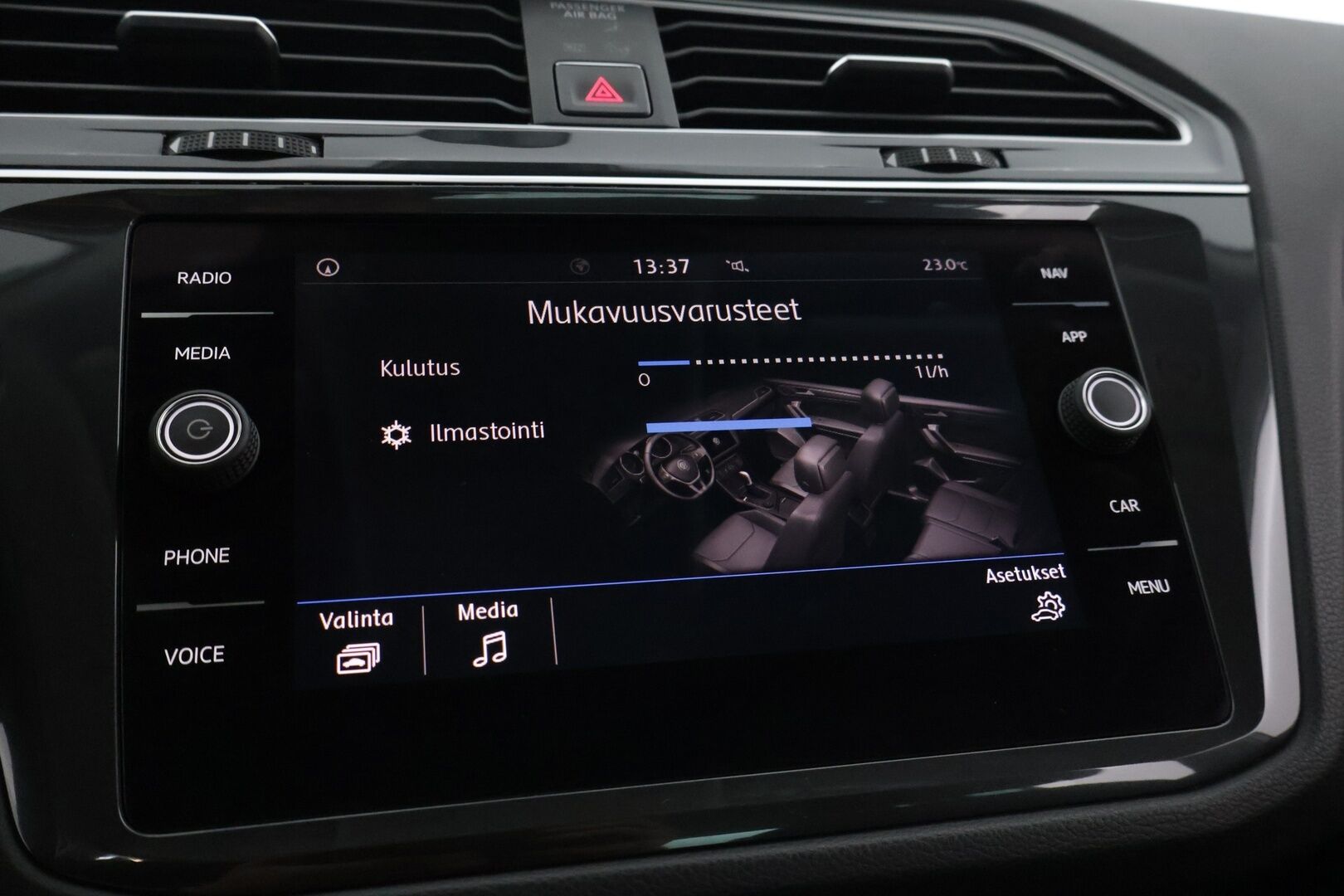 Volkswagen Tiguan 2018 Comfortline 2,0 TDI SCR 110 kW (150 hv) DSG-automaatti *Webasto / ACC / Koukku / Digimittari / LED* - Juuri huollettu / Jakopää 3/2024 / 2x hyvät renkaat / Suomi-auto