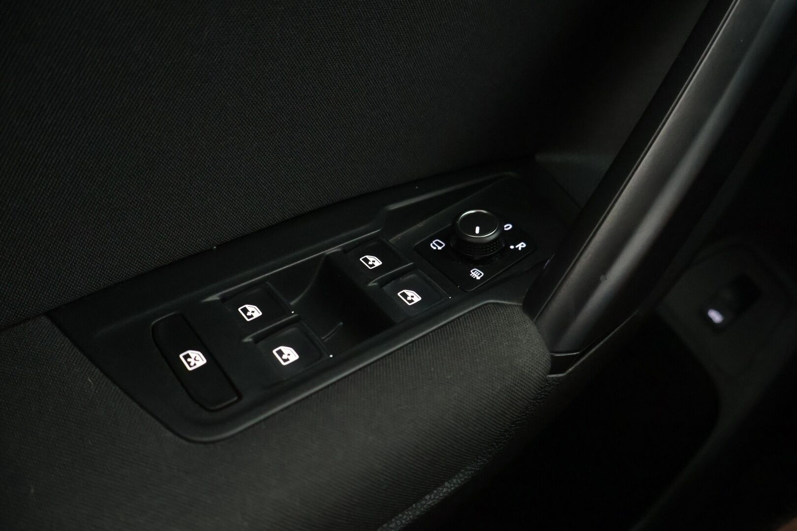 Volkswagen Tiguan 2018 Comfortline 2,0 TDI SCR 110 kW (150 hv) DSG-automaatti *Webasto / ACC / Koukku / Digimittari / LED* - Jakopää 3/2024 / 2x hyvät renkaat / Suomi-auto