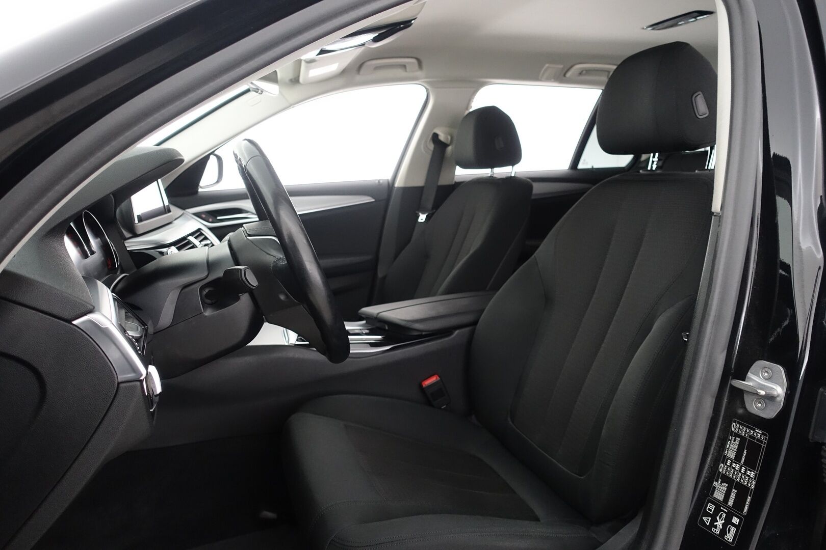 BMW 520 2018 G31 Touring 520d A xDrive Business - | Webasto | Vakkari | P.Tutkat | S.Kontti | Suomi Auto | 2X Renkaat ja vanteet |