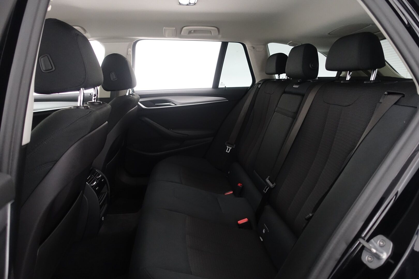BMW 520 2018 G31 Touring 520d A xDrive Business - | Webasto | Vakkari | P.Tutkat | S.Kontti | Suomi Auto | 2X Renkaat ja vanteet |
