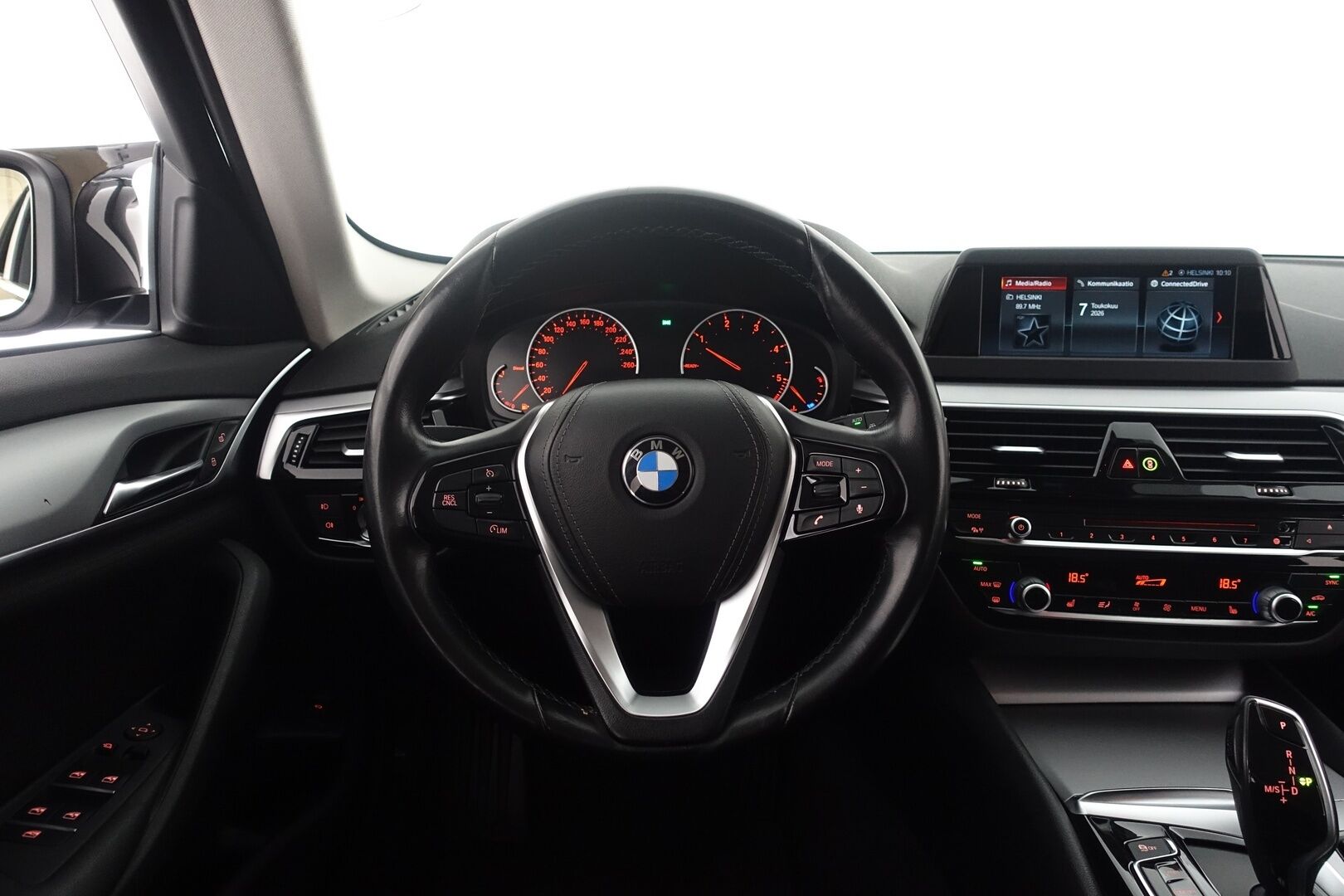 BMW 520 2018 G31 Touring 520d A xDrive Business - | Webasto | Vakkari | P.Tutkat | S.Kontti | Suomi Auto | 2X Renkaat ja vanteet |