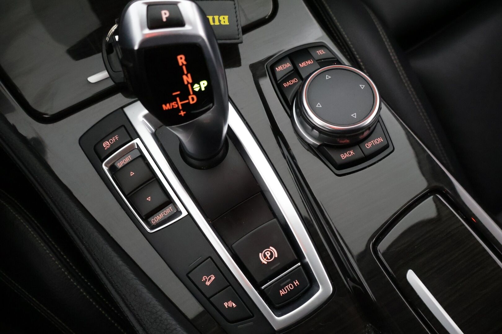 BMW 520 2015 F11 Touring 520d A xDrive Business Luxury * Sporttinahat / Prof.Navi / Sähköluukku / Hifit / Vakkari * - 2x Renkaat & Vanteet / Hyvin huollettu 