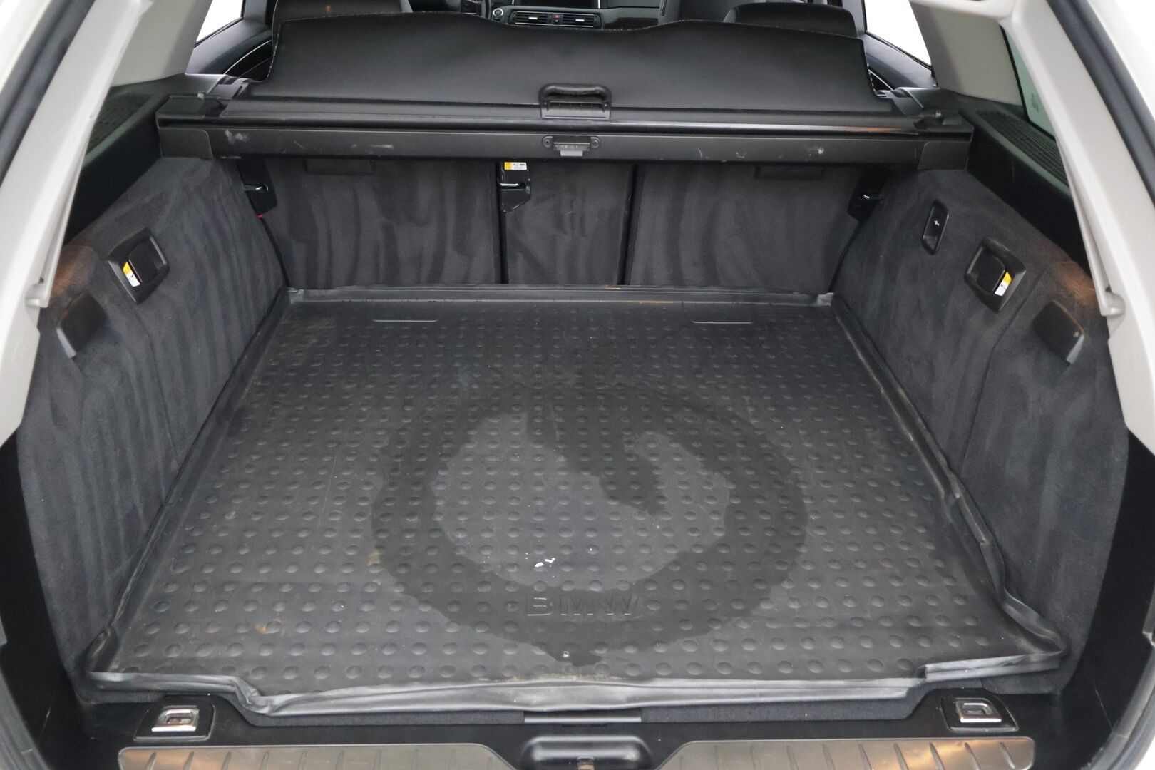 BMW 520 2015 F11 Touring 520d A xDrive Business Luxury * Sporttinahat / Prof.Navi / Sähköluukku / Hifit / Vakkari * - 2x Renkaat & Vanteet / Hyvin huollettu 