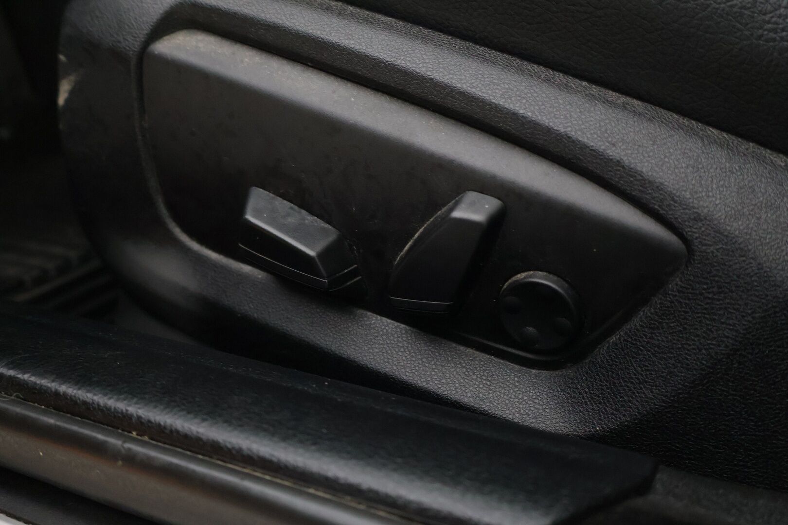 BMW 520 2015 F11 Touring 520d A xDrive Business Luxury * Sporttinahat / Prof.Navi / Sähköluukku / Hifit / Vakkari * - 2x Renkaat & Vanteet / Hyvin huollettu 