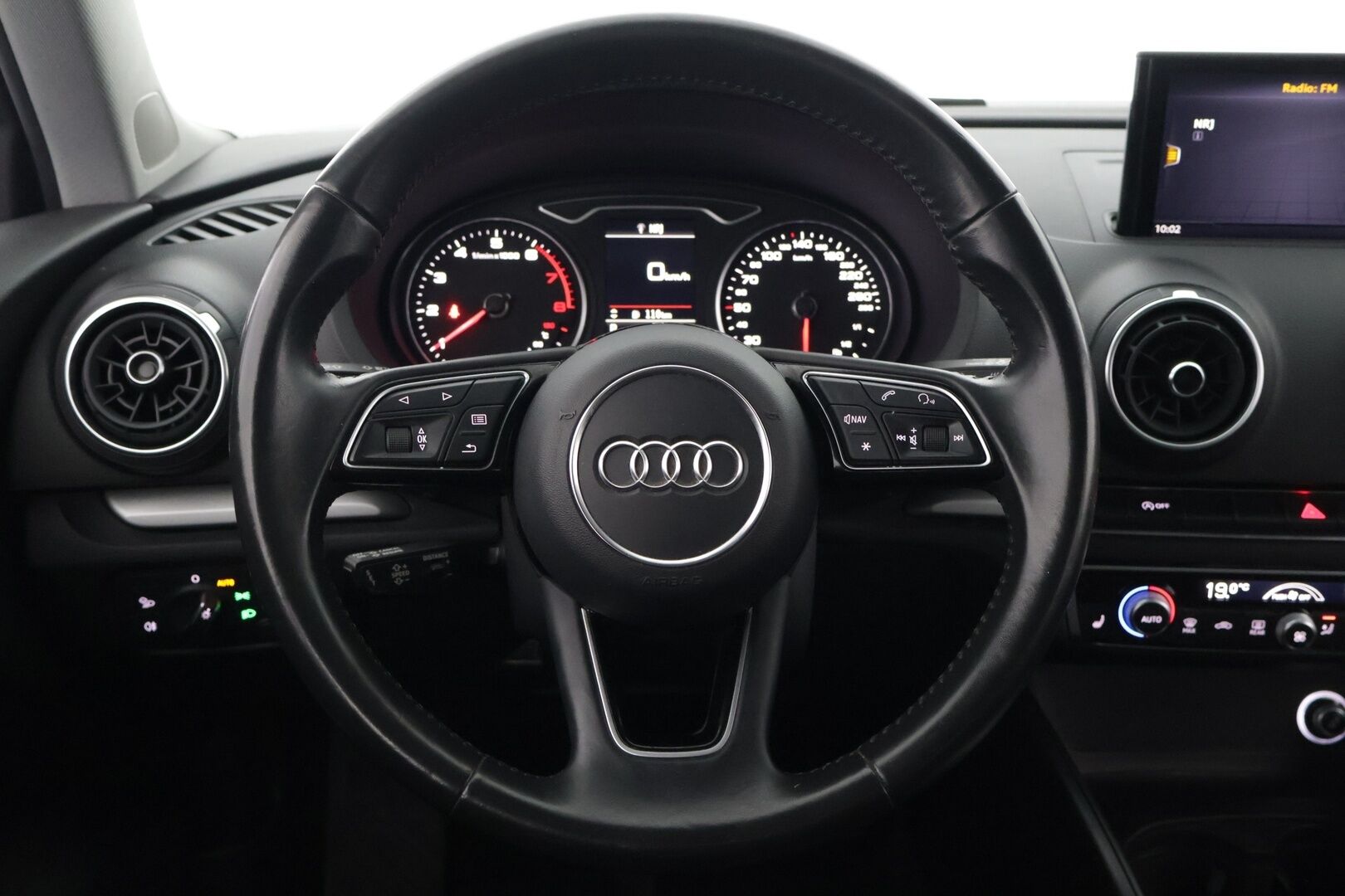 Audi A3 2019 Sportback Pro Business 30 TFSI 85 kW S tronic**Akustinen tutka takana / ACC / Siisti / Huollettu** - Kahdet renkaat aluvantein / Jakohihna ja vesipumppu vaihdettu 06/24