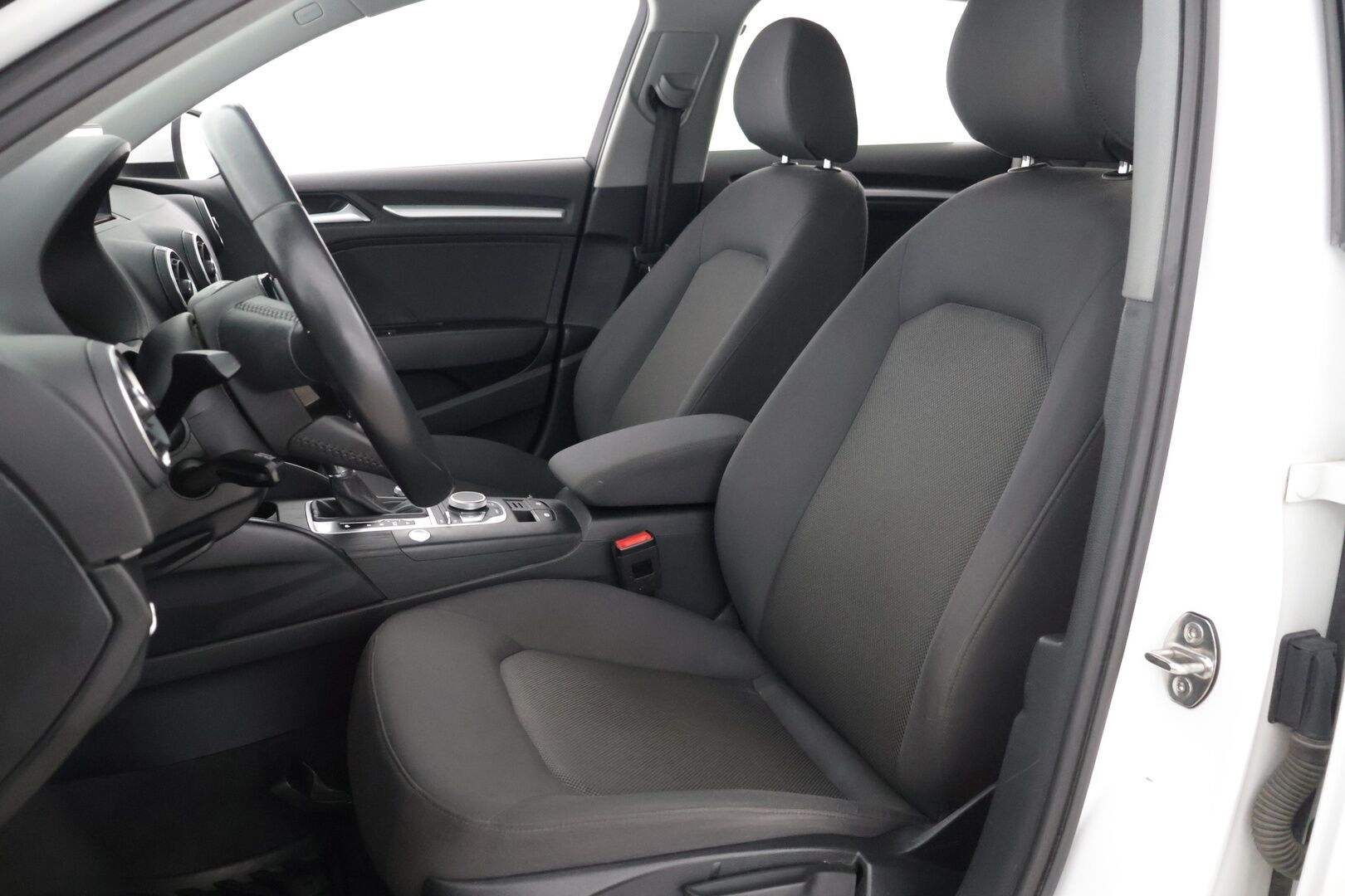 Audi A3 2019 Sportback Pro Business 30 TFSI 85 kW S tronic**Peruutustutka / Adaptiivinen vakionopeudensäädin / Siisti / Huollettu** - Kahdet renkaat aluvantein / Jakohihna ja vesipumppu vaihdettu 06/24