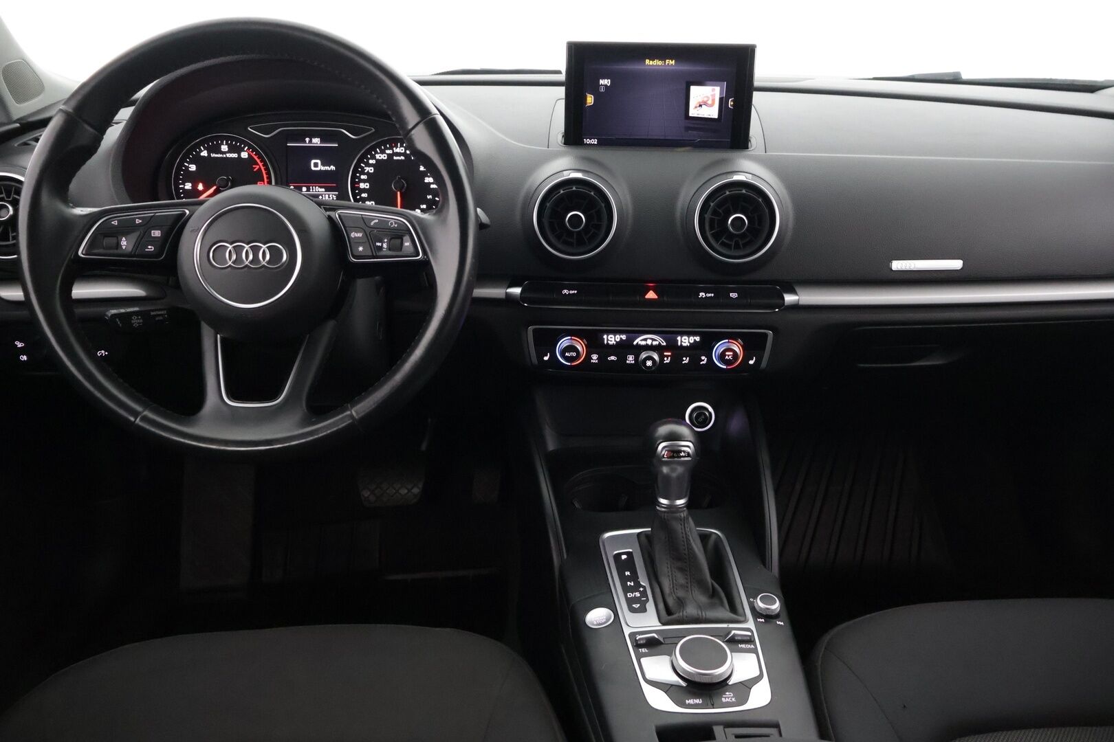 Audi A3 2019 Sportback Pro Business 30 TFSI 85 kW S tronic**Peruutustutka / Adaptiivinen vakionopeudensäädin / Siisti / Huollettu** - Kahdet renkaat aluvantein / Jakohihna ja vesipumppu vaihdettu 06/24