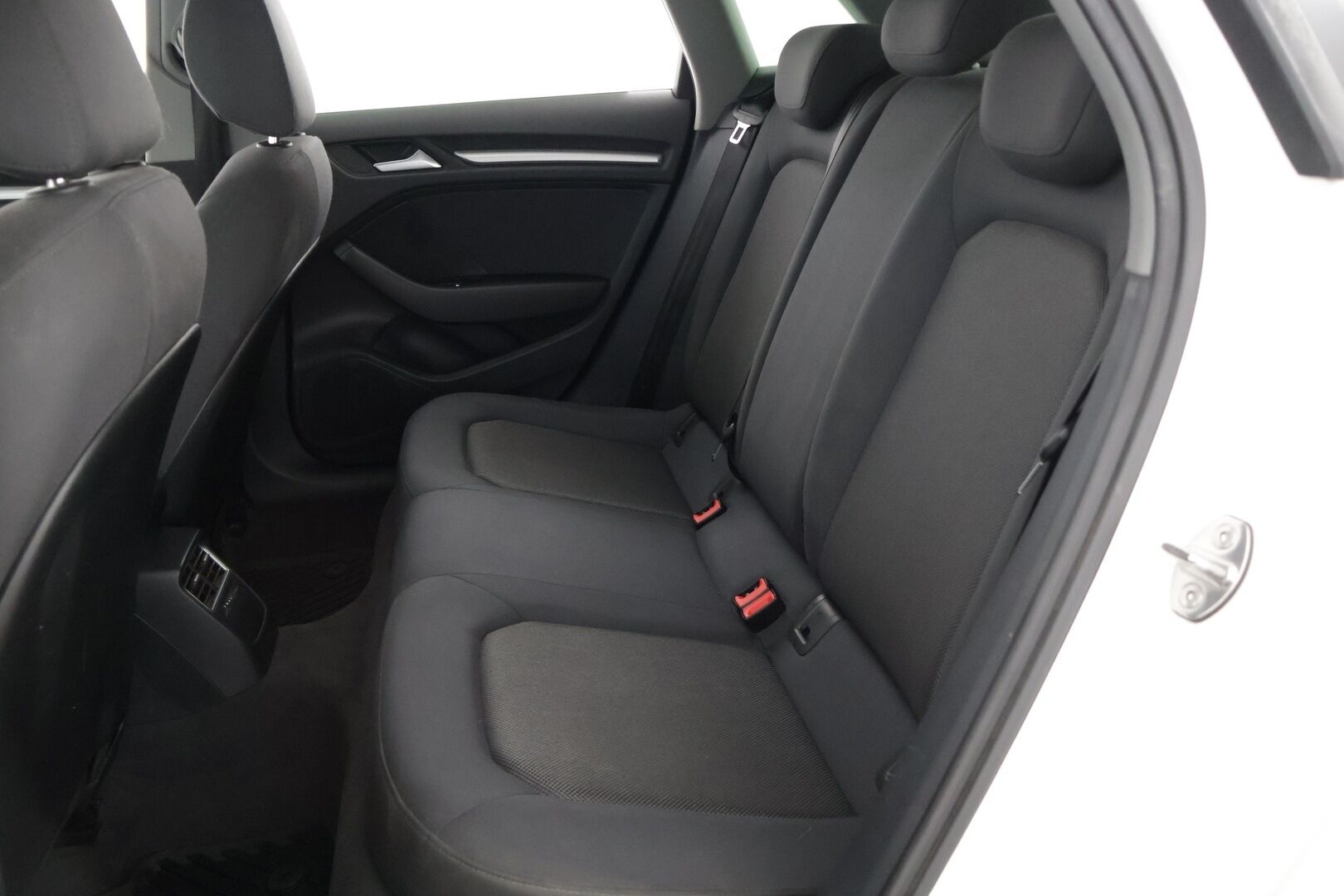 Audi A3 2019 Sportback Pro Business 30 TFSI 85 kW S tronic**Akustinen tutka takana / ACC / Siisti / Huollettu** - Kahdet renkaat aluvantein / Jakohihna ja vesipumppu vaihdettu 06/24