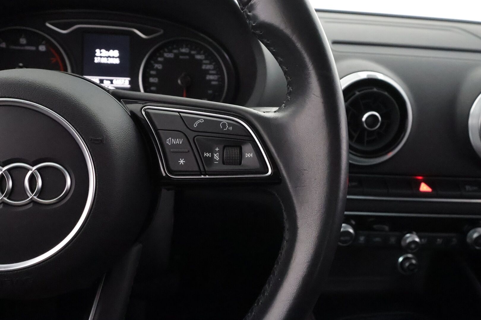 Audi A3 2019 Sportback Pro Business Sport 30 TFSI 85 kW S tronic - | ACC | Nahkaverhoilu | Sporttipenkit | Audi Sound System | LED | Keyless | Apple & Android | Pre Sense | Suomiauto | 2x renkaat aluin | 