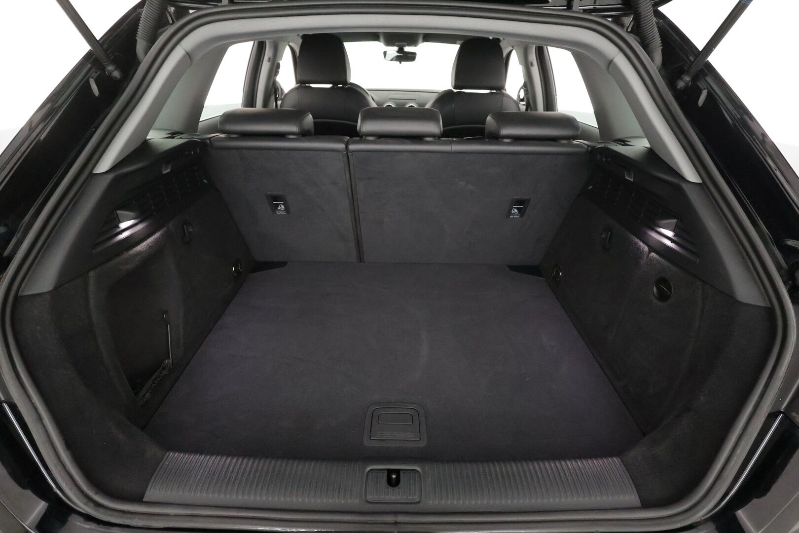 Audi A3 2019 Sportback Pro Business Sport 30 TFSI 85 kW S tronic - | ACC | Nahkaverhoilu | Sporttipenkit | Audi Sound System | LED | Keyless | Apple & Android | Pre Sense | Suomiauto | 2x renkaat aluin | 