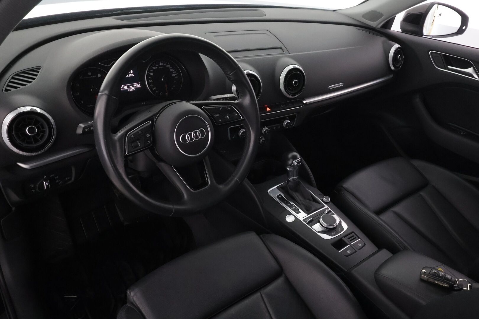 Audi A3 2019 Sportback Pro Business Sport 30 TFSI 85 kW S tronic - | ACC | Nahkaverhoilu | Sporttipenkit | Audi Sound System | LED | Keyless | Apple & Android | Pre Sense | Suomiauto | 2x renkaat aluin | 