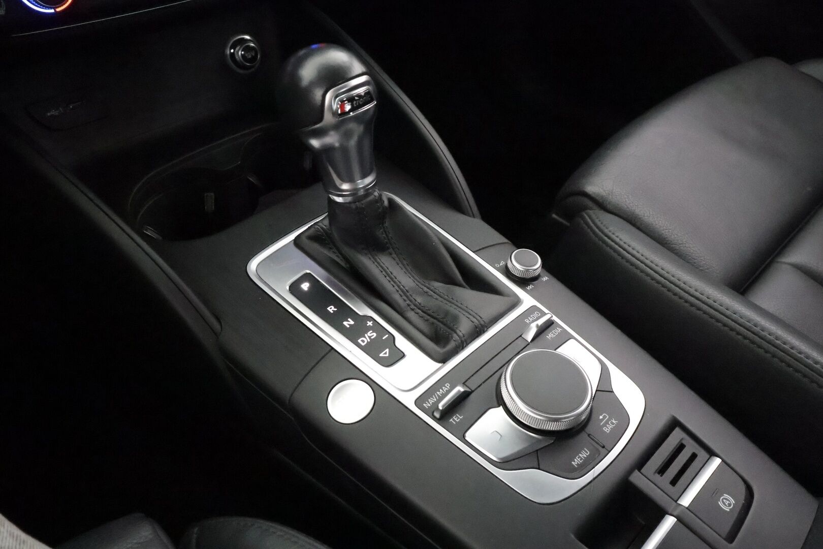 Audi A3 2019 Sportback Pro Business Sport 30 TFSI 85 kW S tronic - | ACC | Nahkaverhoilu | Sporttipenkit | Audi Sound System | LED | Keyless | Apple & Android | Pre Sense | Suomiauto | 2x renkaat aluin | 