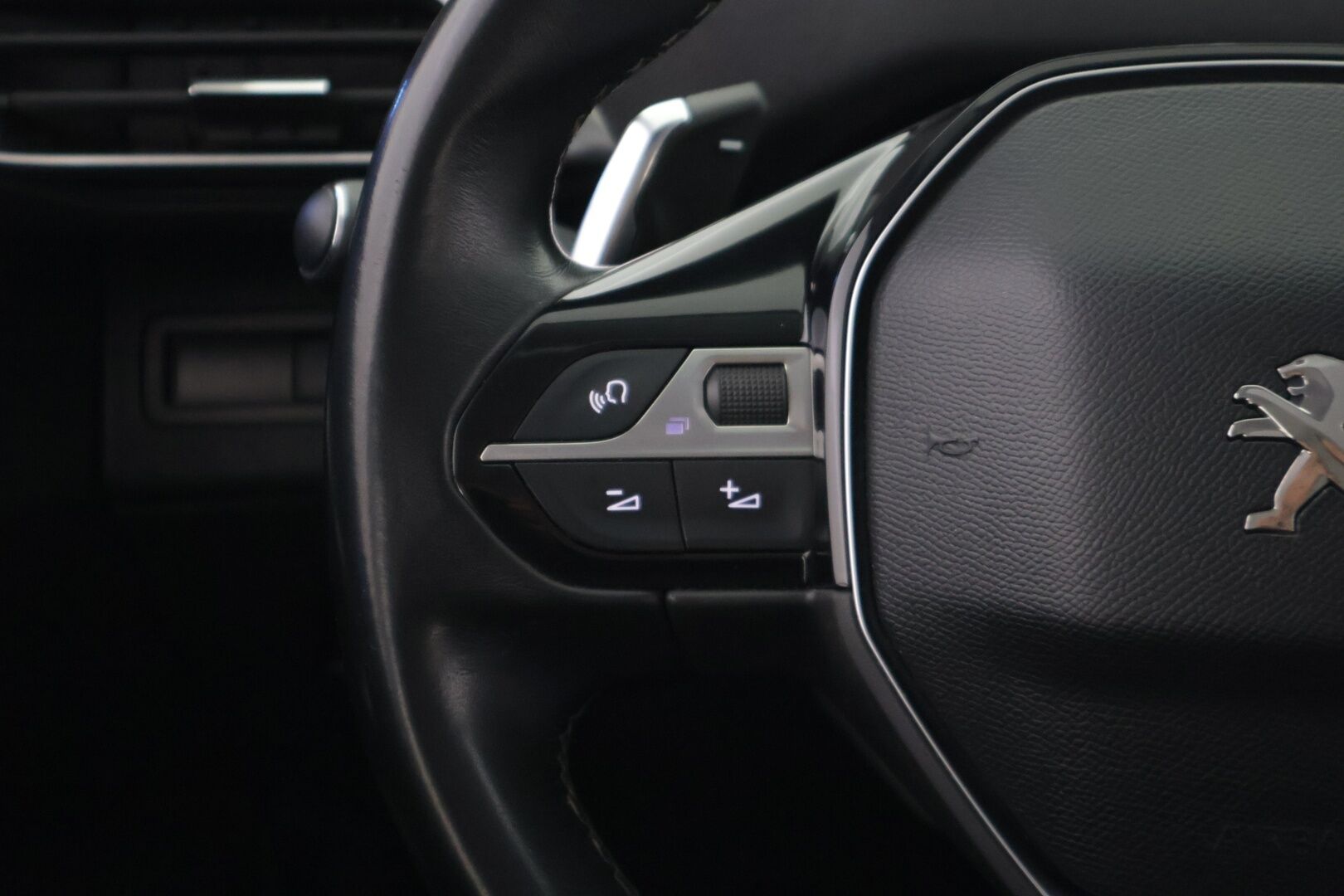 Peugeot 5008 2019 Allure PureTech 130 EAT8-automaatti * 7P / Ambient / Vakkari / CarPlay / Lohko+ sisä * - * Jakopää tehty! / Tilava / Juuri Huollettu! *